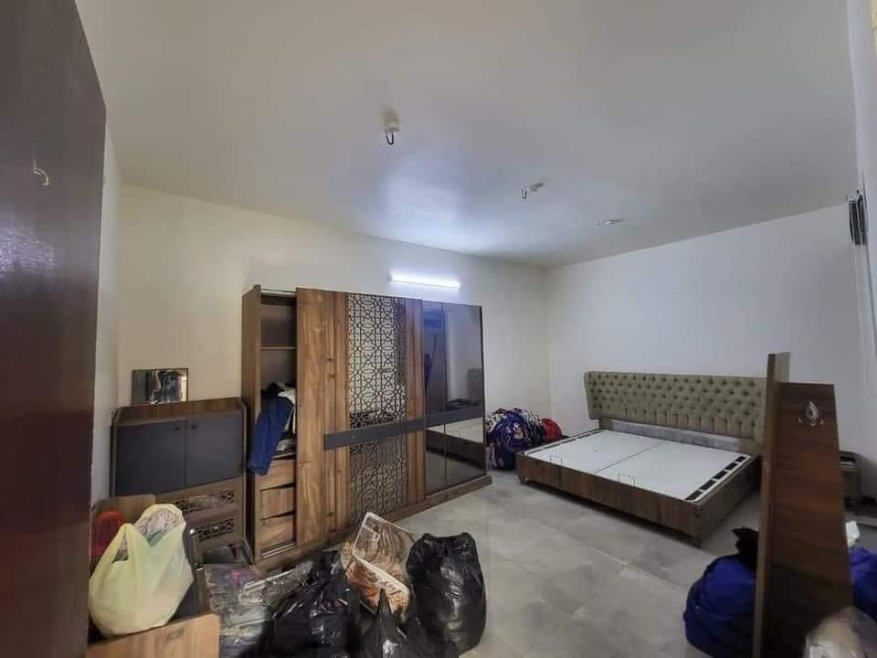 السلام عليكم
يتوفر بيت مساحته 100م
الواجهه 16 ونص
طابق ونص
يحتوي على غرفتين نوم وحده جوه وثانية فوك
بلكونه امامي
سطح خلفي
كهرباء خطين
مجمع الرحمن شارع 14

الاتصال ***********
سعر 178 وبي مجال
