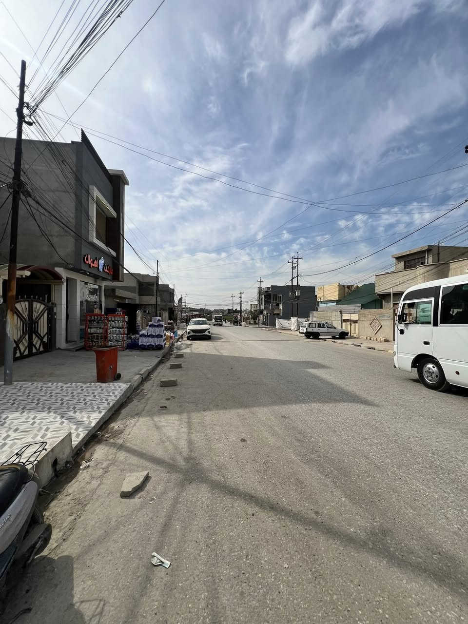 � دار للبيع – فرصة مميزة للسكن أو الاستثمار

📍 الموقع: حي السماح قرب بانزخانة المشاعل
📐 المساحة: 100 متر
🏠 الواجهة: 5 متر
🏢 التفاصيل:

 • بناء حديث
 • طابقين
 • يحتوي على 3 غرف نوم
 • تسليم فوري
 • يقع على شارع بعرض 15 متر

✨ موقع مناسب وبسعر مناسب جداً .

📞 للاستفسار والحجز:
مراجعة مكتب العمران أو الاتصال على الأرقام التالية:

***********
***********
