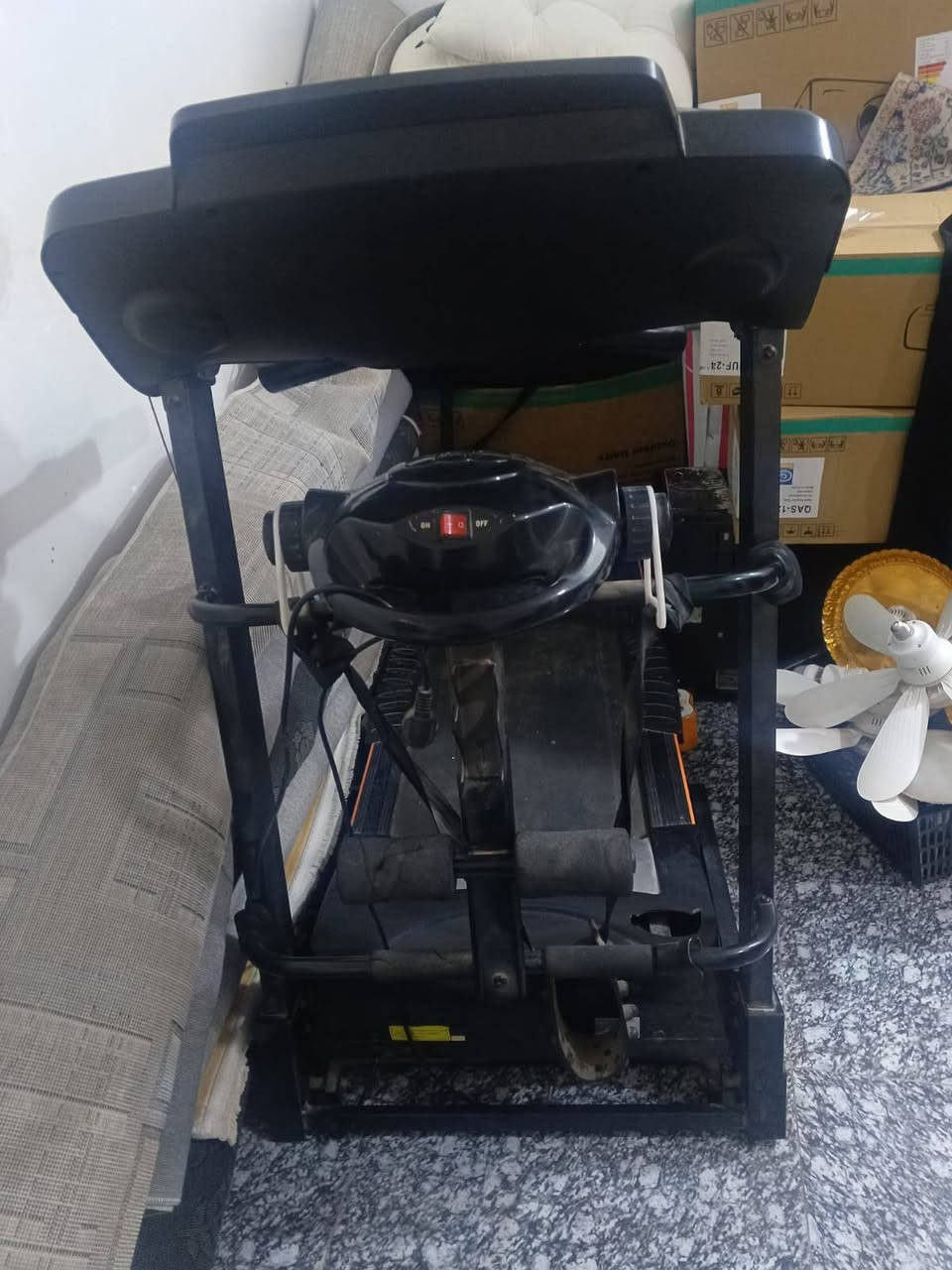 جهاز جري 🏃للبيع يحتوي على جهاز لتنشيف دهون البطن السعر خاص او الاتصال على الرقم ***********
