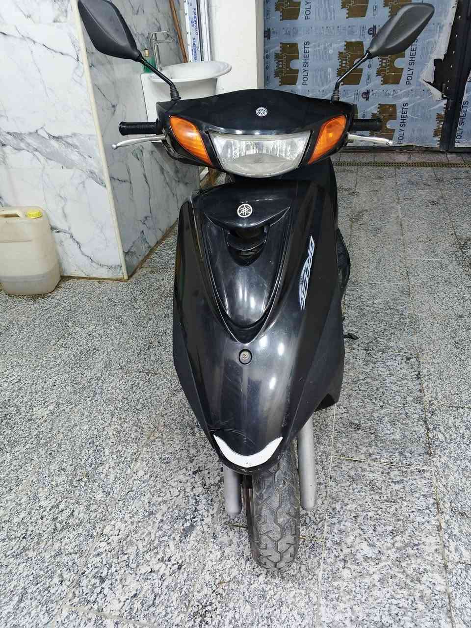 سلام عليكم دراجه اكزز دراجه نضيفه حيلل كفراتها مكينه ممفوله برغي ما مفتوح بيه خير من الله مماني بلديات شارع المرور السعر 625وبيه مجال الشراي يتصل ***********
