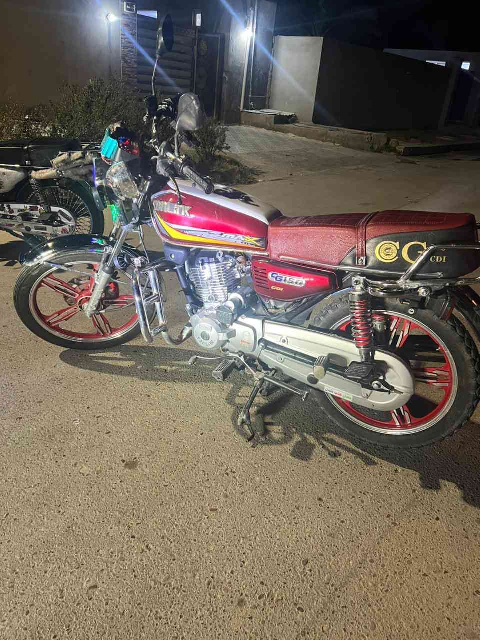 سلام عليكم للبيع سيفان٢٢بعده شركه ما عايزه شي محرك ما مفتوح سعر٦٠٠وبي مجال حك لجيه رقم***********
