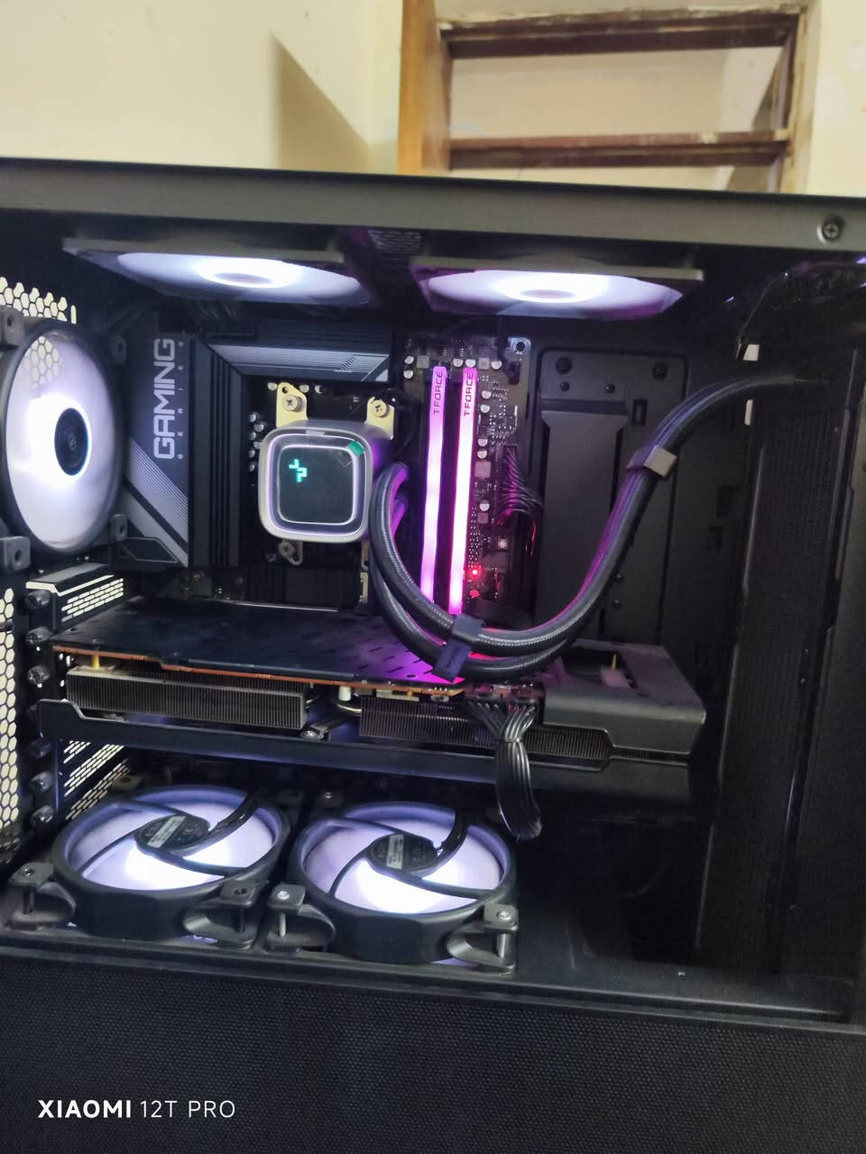السلام عليكم سيت اب كامل للبيع
المواصفات : 
ryzan 5 7600x
Rtx 3080 12gb palit
32gb 16*2 ddr5 6000 mt/s
M.b gigabyte b650 gaming x ax amd
Deepcool lt720 360mm
M.2 Wd black 1tb gen 5
M.2 lexar nm620 1tb gen4
Psu deepcool 750w
Case lian li lancool 2
سعر الكيس مليون و 750
1750
مكاني بغداد البياع 
👇🏻👇🏻
ملاحظات الكيس : 
مجموع الذاكرة 2 تيرا M.2
حرارة الكرت 61 مثل ما مبين بالاختبار على 1440
الرام DDR5 6000 سعره الجديد 675 الف 
تكدر تتحكم بالوان الفانات والرامات 
شاشتين وية الكيس 
Samsung g3
Fhd
165hz
1ms
Va
وحدها 160 الف 
Aoc 
2k
Ips
1ms
180hz
ب 220 الف


**إذا كنت صاحب هذا الإعلان وتريد حذفه لأي سبب، رجاءا أرسل رسالة إلى الدعم الفني**