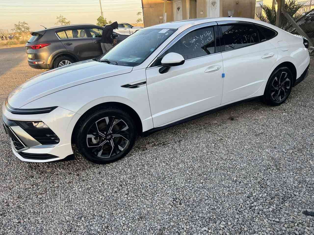 السلام عليكم 
سوناتا الشكل الجديد 2025
كفاله عامه 
فول مواصفات عدا البنراما 
اصل غاز 
بدون رقم
مكانها بغداد
للاستفسار(***********)
السعر188 بيها مجال
