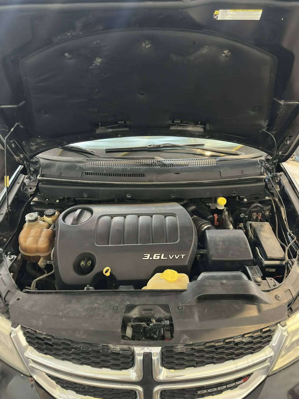 دوج جورني 2012
3.6L V6 
تبريد 3 قطع 
وارد ضربتهة شفة دعامية بدون لغود ولا شواصي يعني ضربتهة كلش خفيفة وحلوة فقط شفة دعامية بيهة نقص بس تبديل رواجز (مو ضروري تبدلهن فقط صوت خفيفة بل تشغيل صباحاً ويروح ) وصوندة تبريد مزروفة يعني تصليح التبريد كلة ميكلف 90 الف وصبغ بنيد جارد

سعرهة 110 وبيهة مجال 
سنوية 2028 حديثة بسمي 
مكاني بغداد
***********
