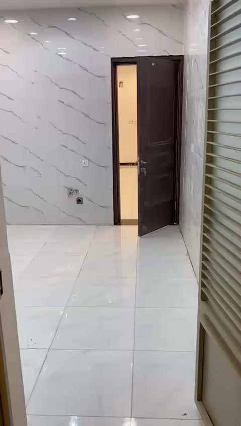 للأيجار شقة 150 متر زيرو ديلوكس غرفتين نوم وصالة ومطبخ وهول وحمام كاظمية بستان العبسلي مطلة عله جواهر دجلة السعر 725 الف ***********
