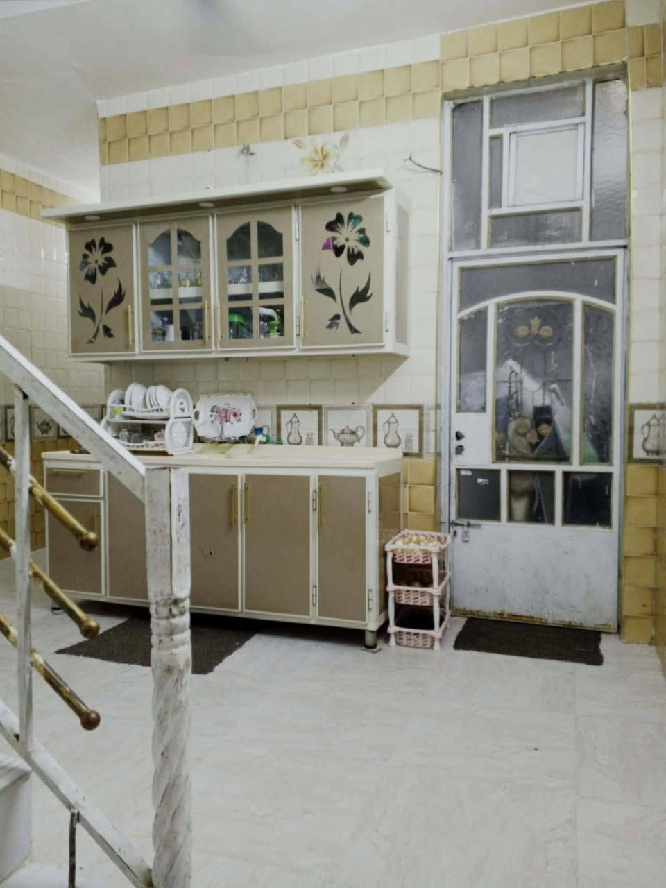 سلام عليكم بيت للبيع
مساحه 100م واجهه 5 نزال 20

يتكون من استقبال🛋️ وحولي🪑 وغرفه نوم🛏️

وصحيات🛁 الطابق الاول الطابق الثاني

غرفتين 🛏️نقص كاشي صيحات كامله 🛁

علمن البيت طابو زراعي سند 25🧾

عنوان شارع الكهرباء حسينيه الامام 

المهدي قرب صيدليه زينه علي  فرع 3 اي إستفسار 📱***********او مراسلة الصفحه نقص واجهه صبغ
