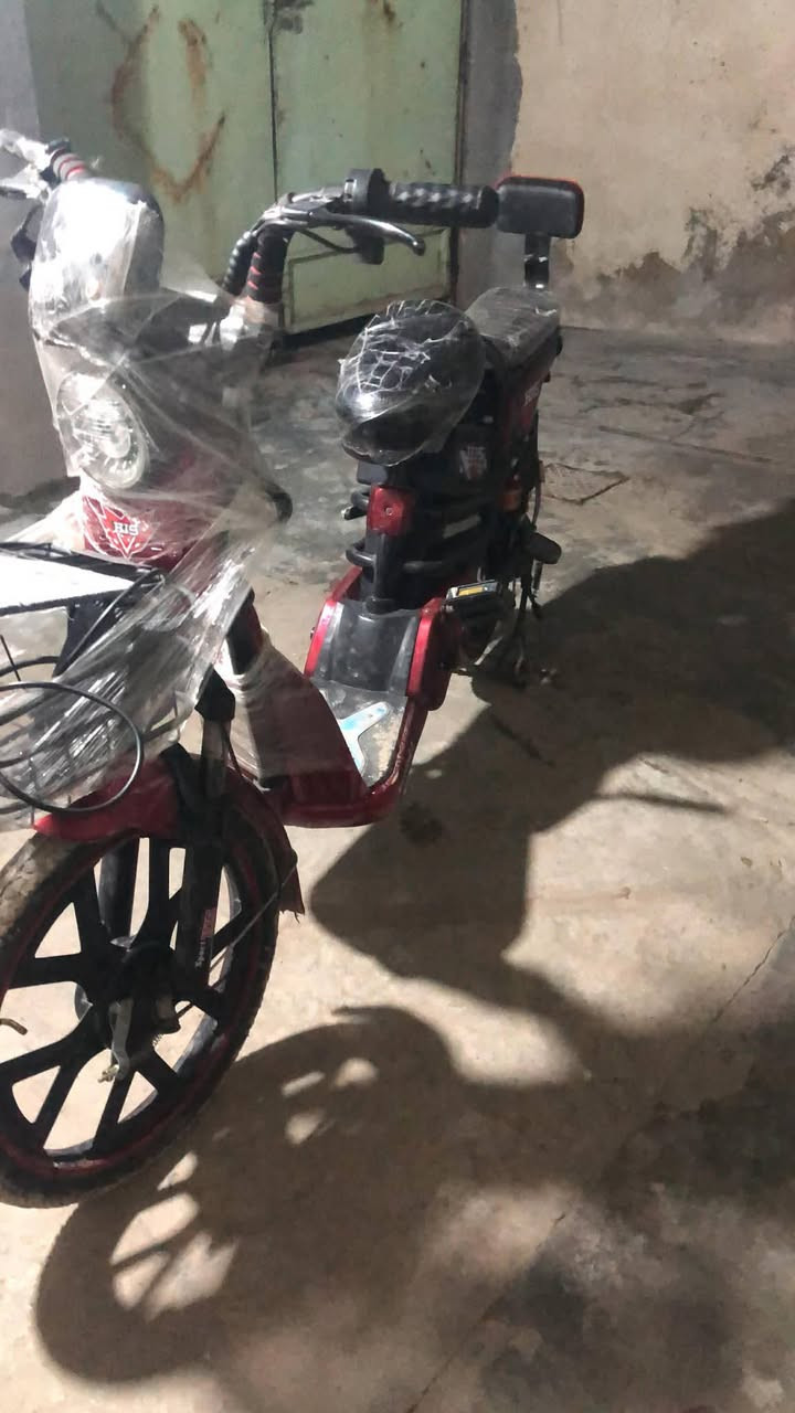 سلام عليكم دراجه نضيفة تشغيل عن بعد بطاريات جدد . مكاني ابو غريب شهداء سعر300 وبيها مجال مستعجل حييل علا بيعتها***********. وتساب فقطط وتساب
