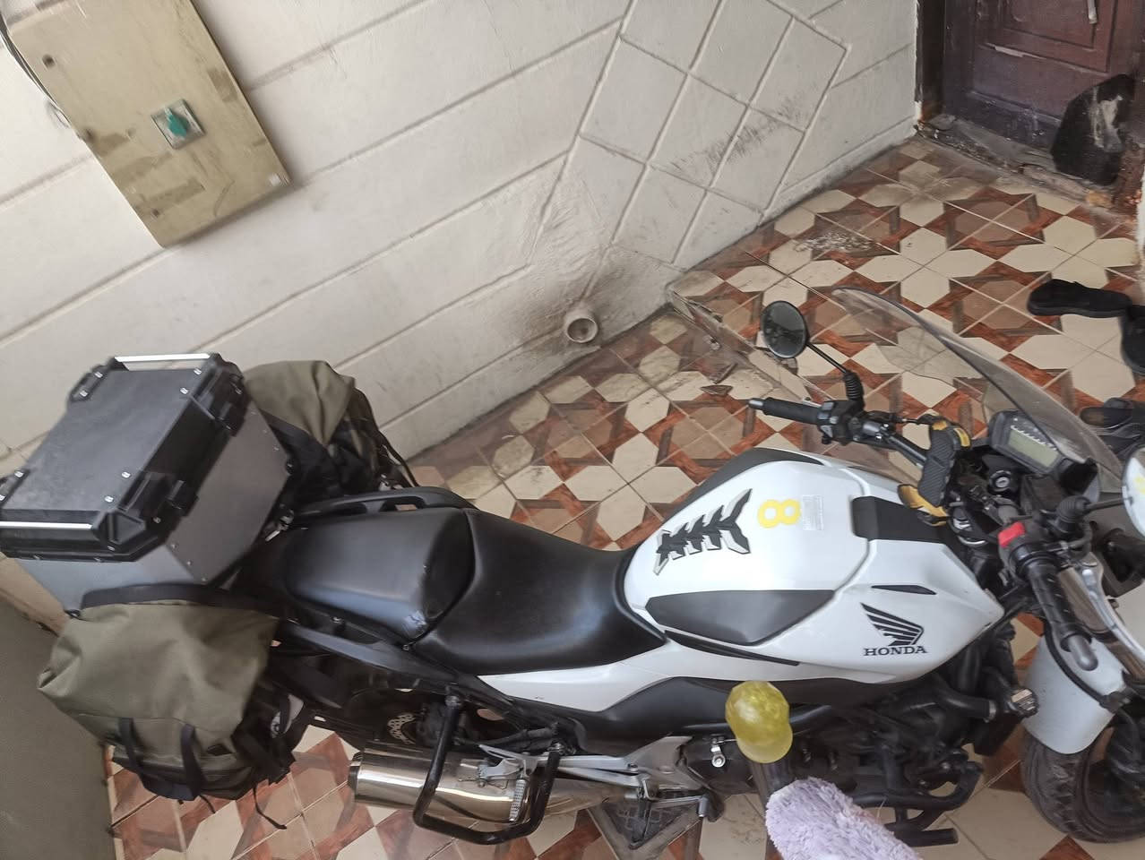 السلام عليكم للبيع هوندا NC 700  موديل 2014 دراجه جديدة عليها فول اكسسوارات وياها غراض مشادهن شباب الدراجه قبل شهرين ماخذها رمبه متواجد واتساب ***********
