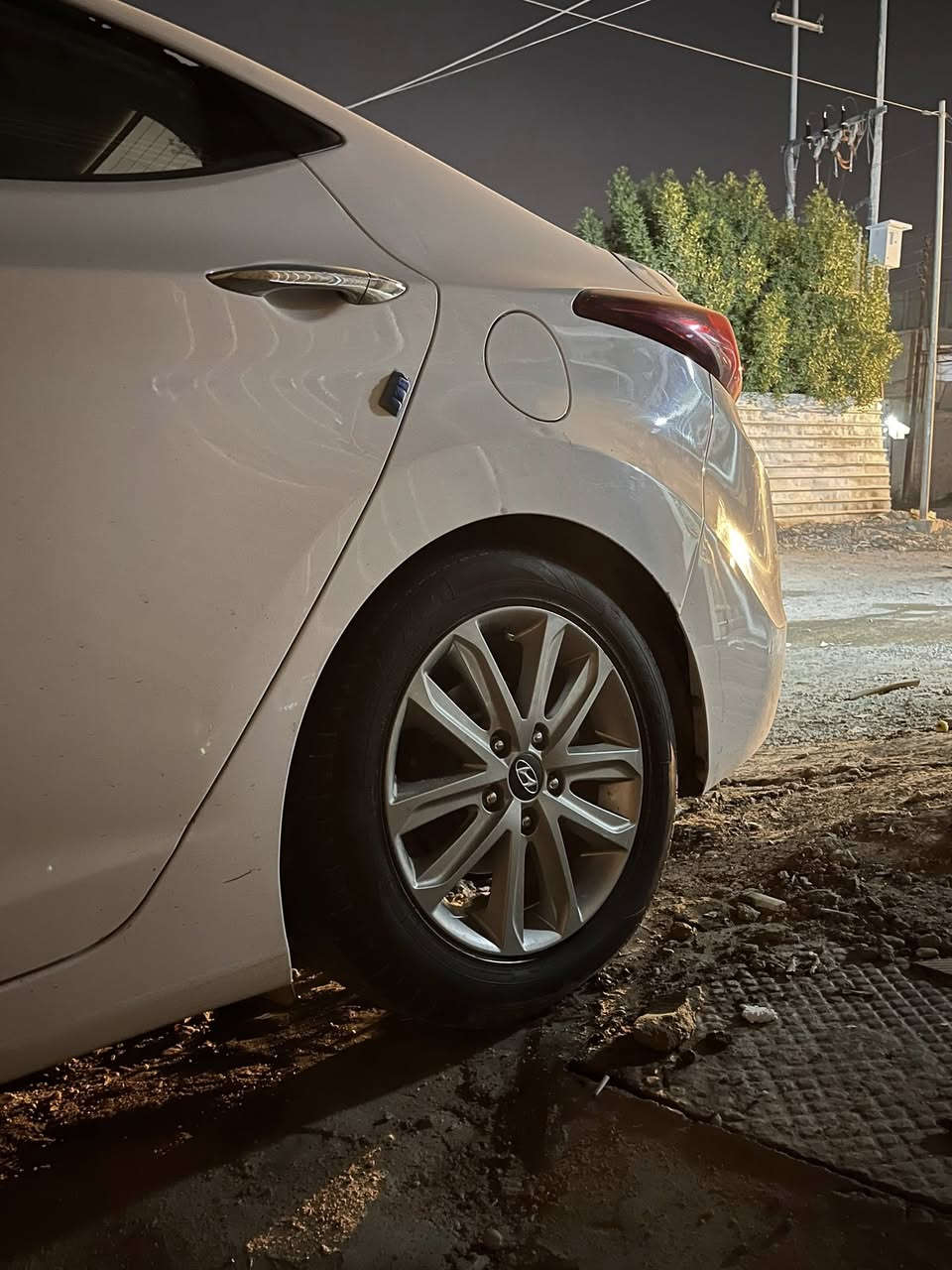 النتره موديل ٢٠١٥ خليجي فول موصفات فتحه كامره شاشه مري شفط رقم بابل بيه نص الباب الصدر صبغ والجملغ  مرشوش بدون دواخل ولا معجون سعر ١٢٧ وبيه مجال هاذه رقمي ‭٠٧٨٣ ٨٩٣ ٧٤٧٩‬
