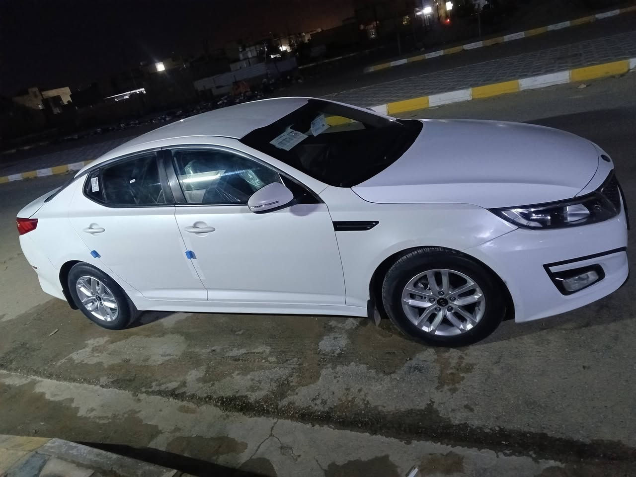 كيه اوبتيما خليجي موديل 16.  بيها باب سايق مرشوش. سبب شخط موضح بالصوره. الشخط //.  باب خلفي مفتوح.  //.  وبيه صبغ بالهلال الخلفي بدون ضربه داخل  مثل ما امبين بالسونار.  مكينه 2000.  دوش كفاله //.  سياره جاهزه تبريد قطعتين /. تخم تاير /. حداديه 100/100 ///. سياره. بسمي  رقم بصره.   مكان ناصريه مركز. لإسكان الصناعي نزلة.   السعر 130.   //. ***********
