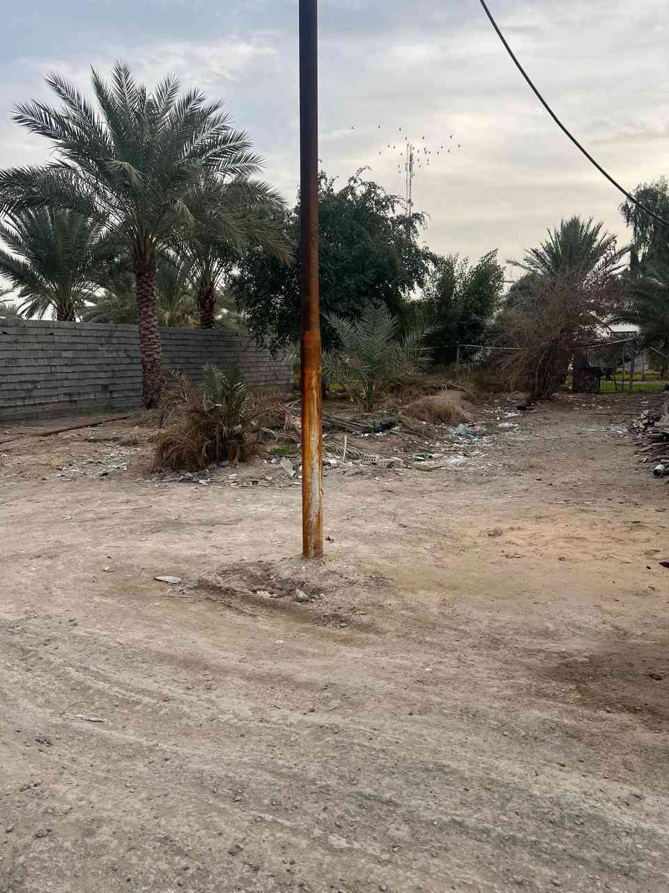 السلام عليكم توجد قطعة ارض 
سند 25 طابو الدورة 
مساحة 400 
الواجهة 16 
نزال25 
الموقع البعيثة شارع الحاجة ابتسام 
للتواصل خاص او على الرقم ***********
