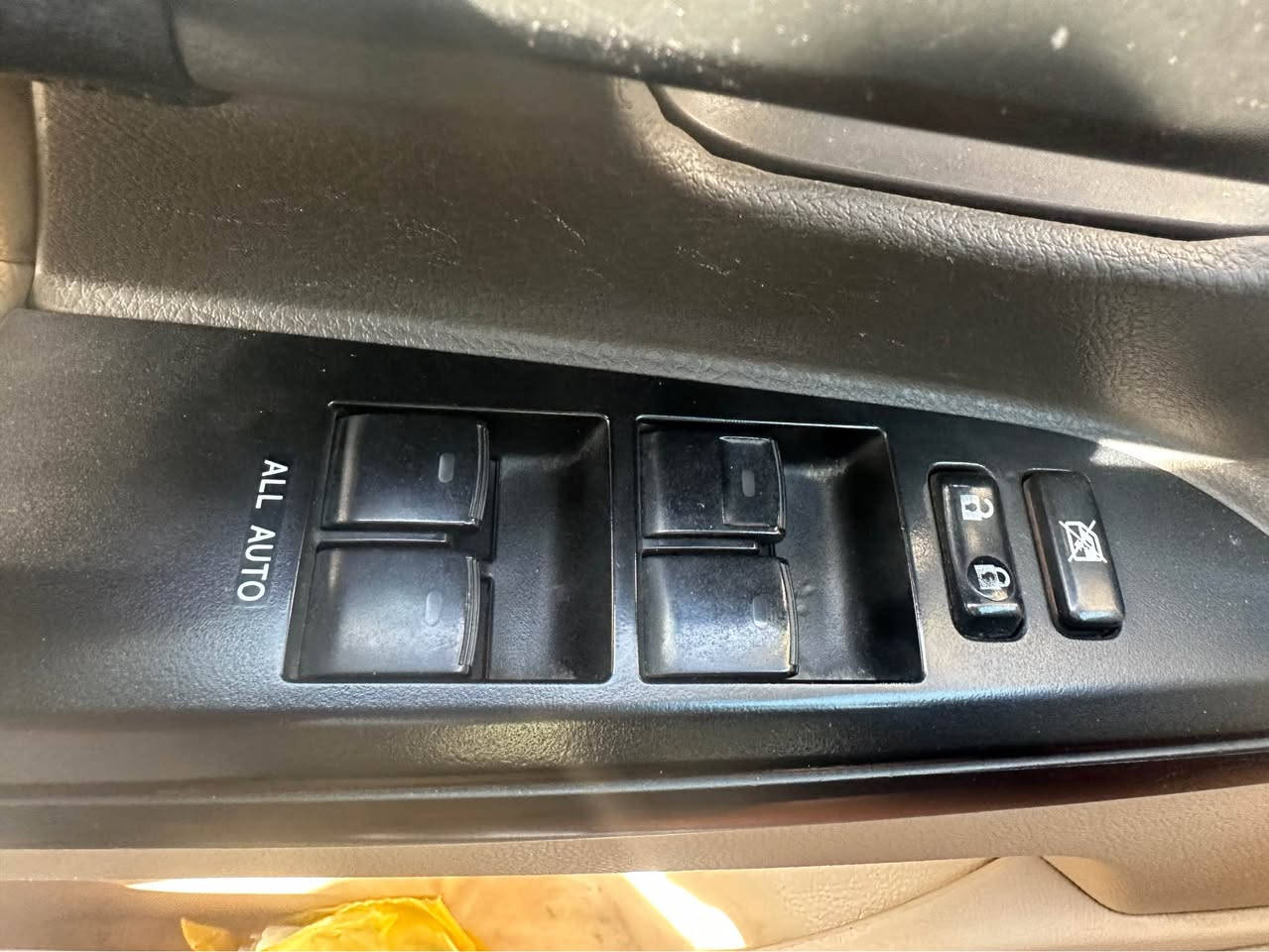 للبيع او مراوس بلاندكوز احدث او تاهو
1-لاندكروز GXR 14
2-محرك وكير  كفاله
3-رقم بغداد انكليزي
4-بأسمي تحويل ثاني يوم 
5-تخم تاير جديد ( دلوب ياباني الأصلي )
6-سلايت روف 
7-يدات ستيل 
8-محرك 6 سلندر
9-نظام تقليل البانزين 
10-بچم زنون 
11-كتلوك الأصلي موجود
12-بصمة 
13- حساسات
14-كامرا خلفية
15- ثلاجة
16- مري شفط
17شاشه
18- إشارة ترحيب
19- كراسي جلد لون بيجي
وباقي المواصفات معروفه   
السياره بالحقيقة احلى من الصور 
بحالة جيده ماناقصها كل شي

السياره موجوده بغداد
 السعر 4.10$ وبيها مجال 
يعني 4 دفاتر و 10 ورقات
***********   بي واتساب بغداد, العراق
