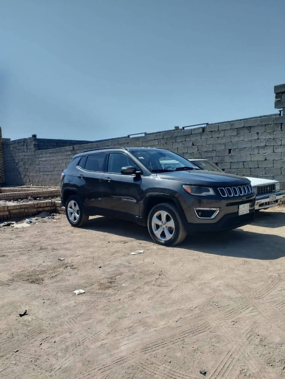 سلام عليكم  جيب كو مباست للبيع موديل 2018 وارد امريكي السعر 135 ورقه واذا اكو مراوس بيكم هم عادي السياره نظيفه كلش ‏‪***********‬‏
