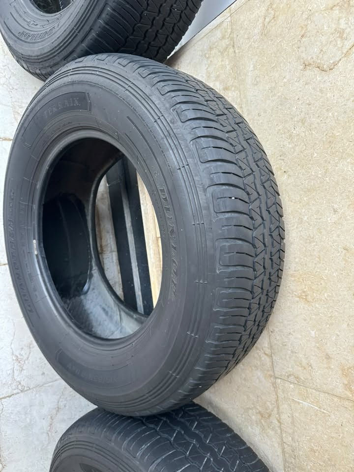 السلام عليكم 
٣ تايرات دنلوب ياباني dunlop 
انتاج نهاية 2024 جدا طري وناعم 
نظافة 95% مكفول من البنجر او اي مشاكل اخرى وعلى الفحص 
القياس 
265/65/18 
السعر 140 الف والتوصيل مجاني داخل بغداد شرط الفحص 
***********
