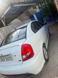 هونداي اكسنت موديل 2011خليجي محرك 1600 السيارة بدون حادث بيها بردين بس...