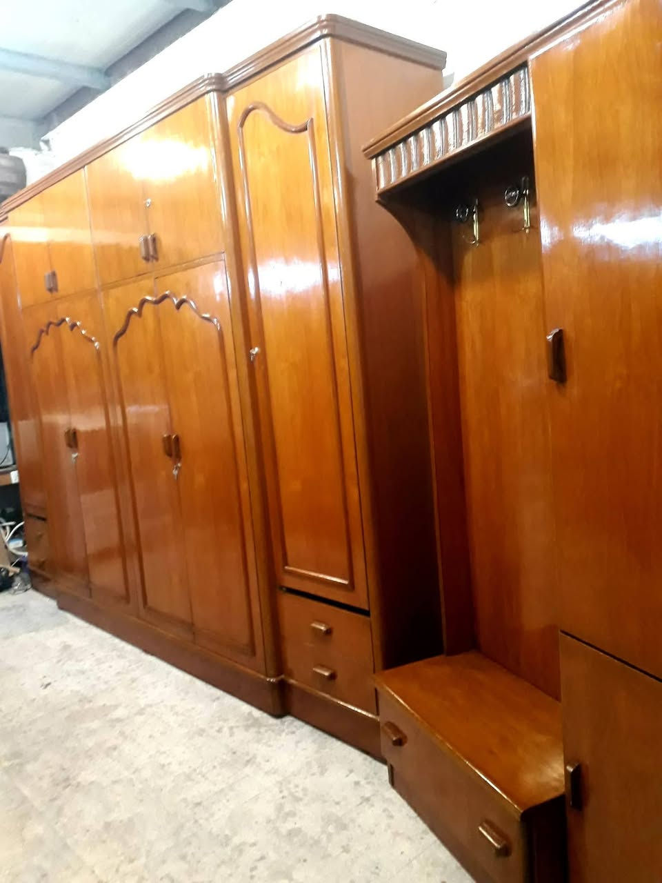 السلام عليكم ورحمة الله وبركاته 🥀معرض ماشاء الله غرفة نوم صاج ست أبواب شغل ثقيل 🌹العنوان حي🇵🇸 فلسطين للاستفسار الاتصال على *********** 💐
