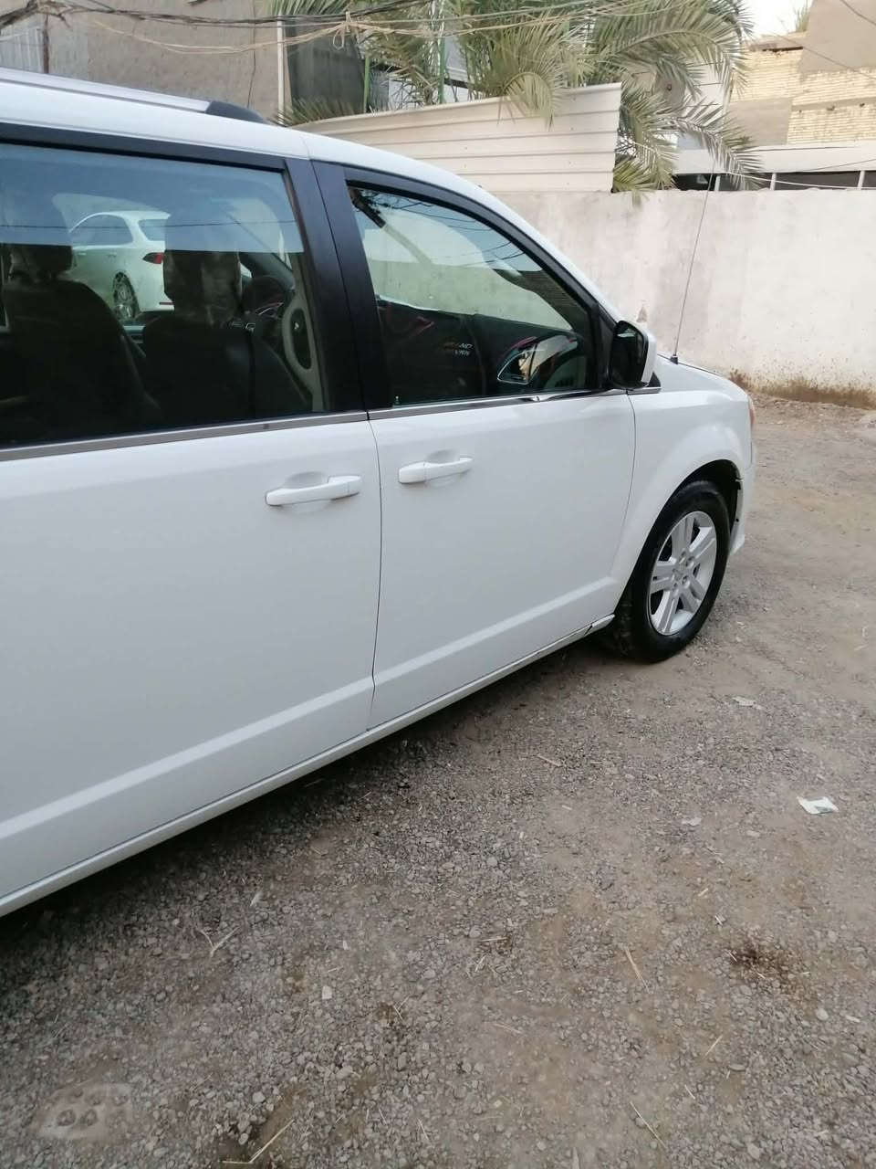 دوج كرفان موديل 2019
✅مواصفات SXT
✅بيبان كهرباء 
✅جنطة كهرباء 
✅داخل اسود  
✅كشنات جلد 
✅شاشة 
✅كاميرة 
✅نضام ECO
 
السيارة  مثل الصورة  بدون نقص و جاهز و نضيف 
سنوية جديد لوحة جديد هزة جديدة 
حدادية تخم تاير جديدة 
گير محرك شرط ما مفتوح 
للاستفسار السعر 
مكان السيارة بغداد 

تفاصيل اكثر اتصل 
***********
