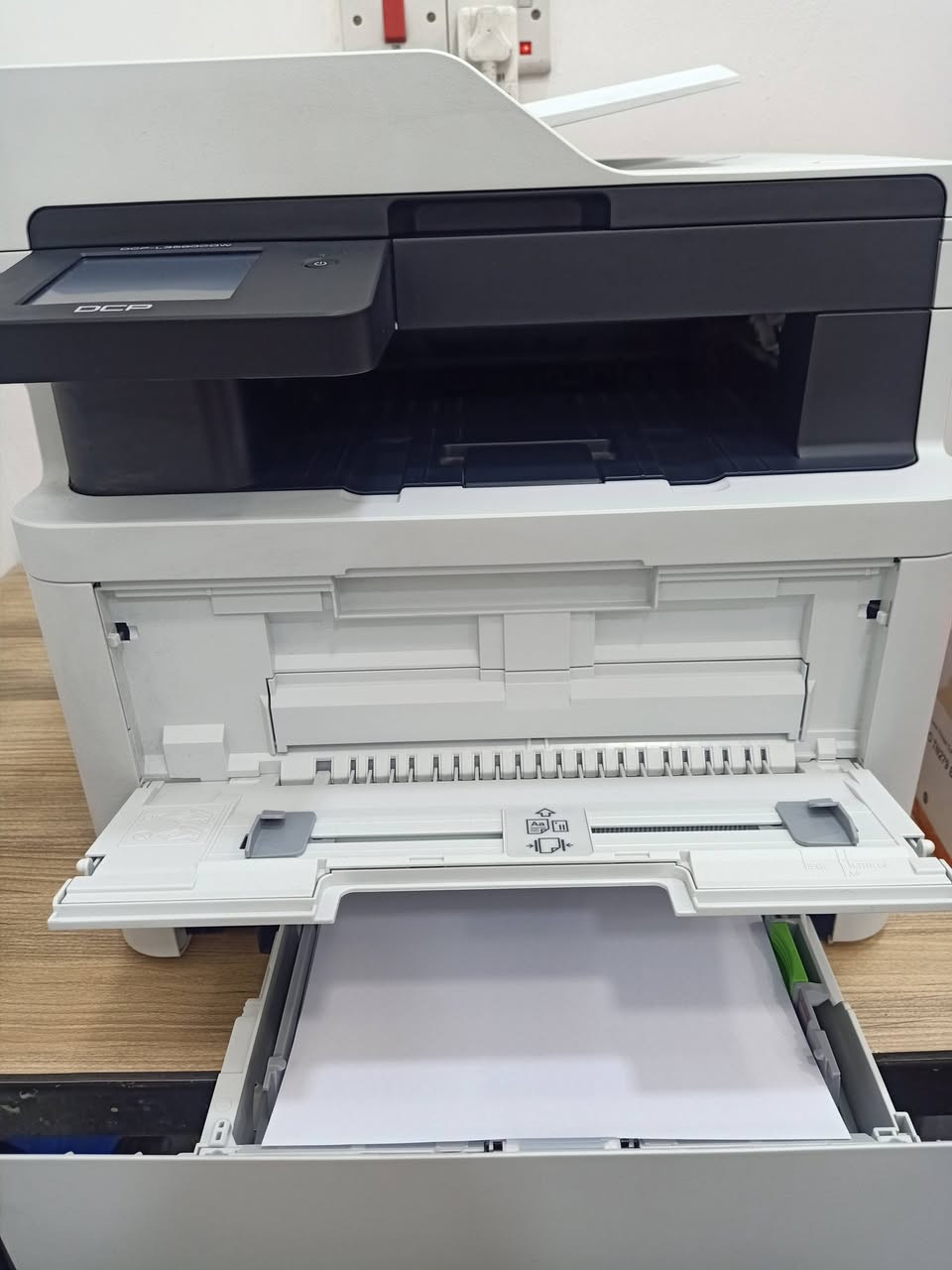 طابعة brother DCP_L3560CDW الليزرية
شاشة لمس 3.5 انش

طباعة ملونة وجهين

رونيو

منفذين لادخال الورق قابله للتخصيص

الطباعة عن طريق الموبايل WiFi & Direct 

الطباعة عن طريق الكمبيوتر usb & direct & Lan & wifi

قابلية التخصص للاستخدام من قبل اشخاص متعددين(نظام حفظ المستخدم)

الطابعة مستخدمة جدا قليل 

السعر 550 الف بي مجال ووياها تاخذ 2 كاترج لون اسود اصلي مجانا 

المكان : بغداد


**إذا كنت صاحب هذا الإعلان وتريد حذفه لأي سبب، رجاءا أرسل رسالة إلى الدعم الفني**