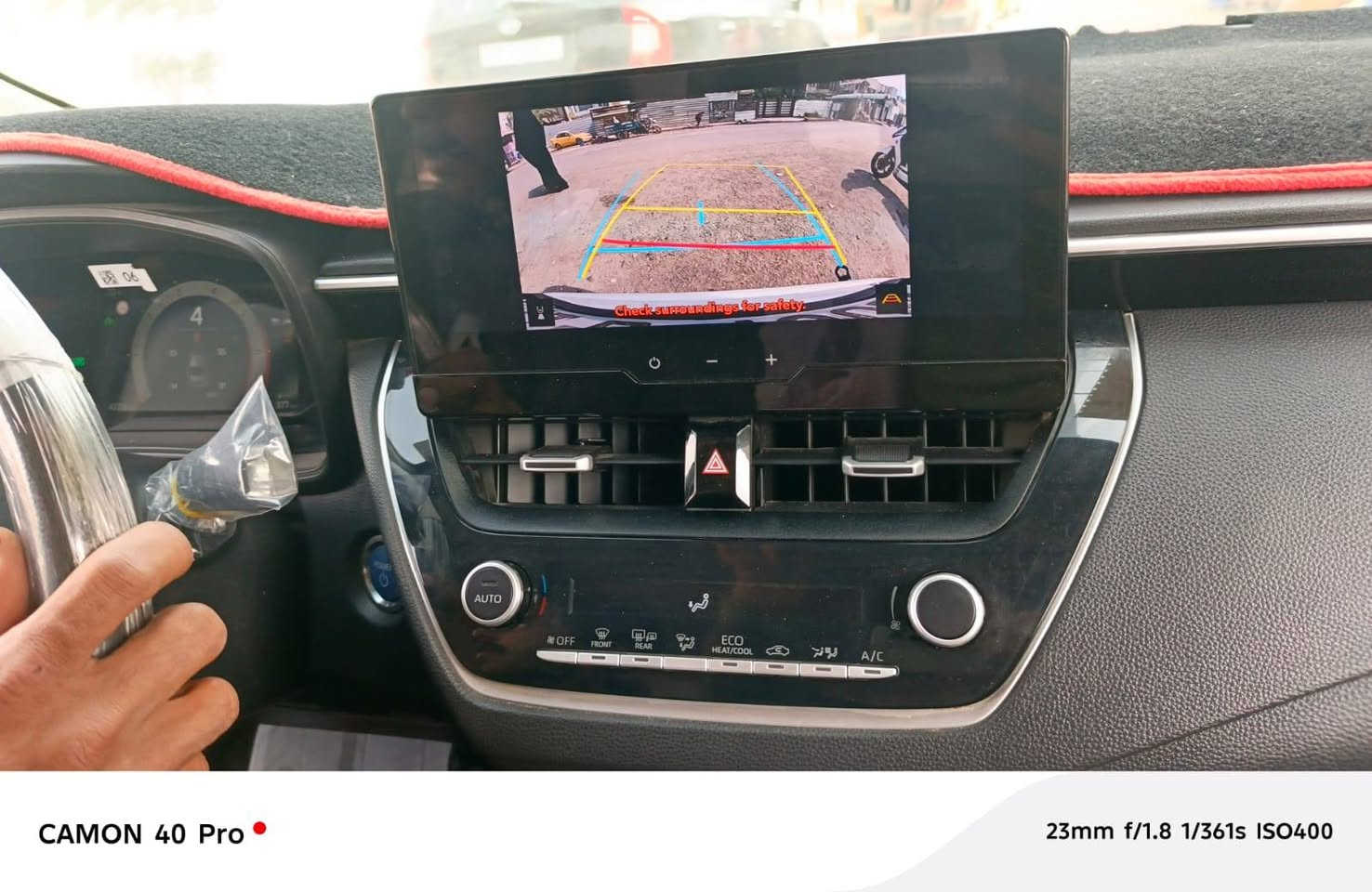 السلام عليكم كورلا موديل 24
رقم بغداد 
بأسمي فول مواصفات 
فتحه بصمه 
كشنات كهرباء 
شاشة 
داخل احمر جلد بلاد
قطعتين تبريد 
بصمه ابواب وسبير مانانزل
السياره مكفولة كفاله عامه عل وضع الشركه هزه جديده
كل غراضها مال الشركه وياها 
مكان بغداد 
السعر 148
رقم الهاتف ***********
