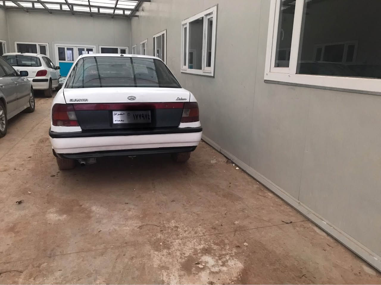 سەرەتا بەناوی خوا
***********
هۆندا مۆدێل ١٩٩٢ تۆماتیک مەکینە گڵانت مەرغووب
سەیارەکە تازە بۆیاخ کراوە لەسەر ساخی بۆ جوانی پێش و دوای هیچی پێوە نیە
گێر و مەکینەی هەر دووکی حەفتەیەک ئەبێ گۆریمە ئۆرووپی بە شەرتی ١٠٠ فیتەر هەڵمی دەمیشی بوو نەتەوێ
چوار تایە ی لۆک لۆکی بۆ بەستراوە لە سەتا سەت تایەکانی تازەن 
لایت و بگ لایت ئیشارەت و هۆرن و گرمی و فڵچەی تەنانەت گڵۆپی سەقفیشی ئیش ئەکا 
برگە کۆشن گاعی و تەنجیلی هەمووی حەفتەیەکە بۆی بەستراوە 
سەیارەی مەعرەز نیە و مەسرەفم تیا کردوە بۆ خۆم هاتوو چۆی رانیەو قەڵادزێ پێ ئەکەم بێ سەر ئێشەیە بەڵام پارەم پێویستە بۆیە ئەی فرۆشم
پێشی تازە داگیراوە و گرایین شەفتی هەردوو لا و بەنس و فلنجە و رەوت و بووشی نوێ بۆ بەستراوە 
وەرگەران برانەوە ئارم و غەرامەبەشەرت
لە کۆلا سەیارەکە زۆر خاوێنە ١٨ گەڵا و معاملەیەکی زۆر زۆر کەم
مشتەریت چاتم بۆ بکە بچووکیت ئەکەم
سەیارەکە لە نزیک پیرە مەگروونە السليمانية, العراق
