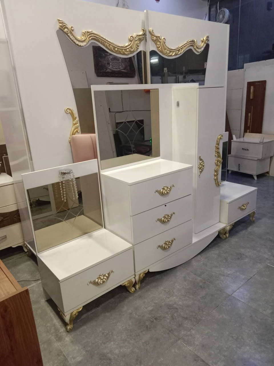 غرفه نوم 6 قطع للبيع مع شد ونقل ودوشك سعر 450 للتواصل ***********
