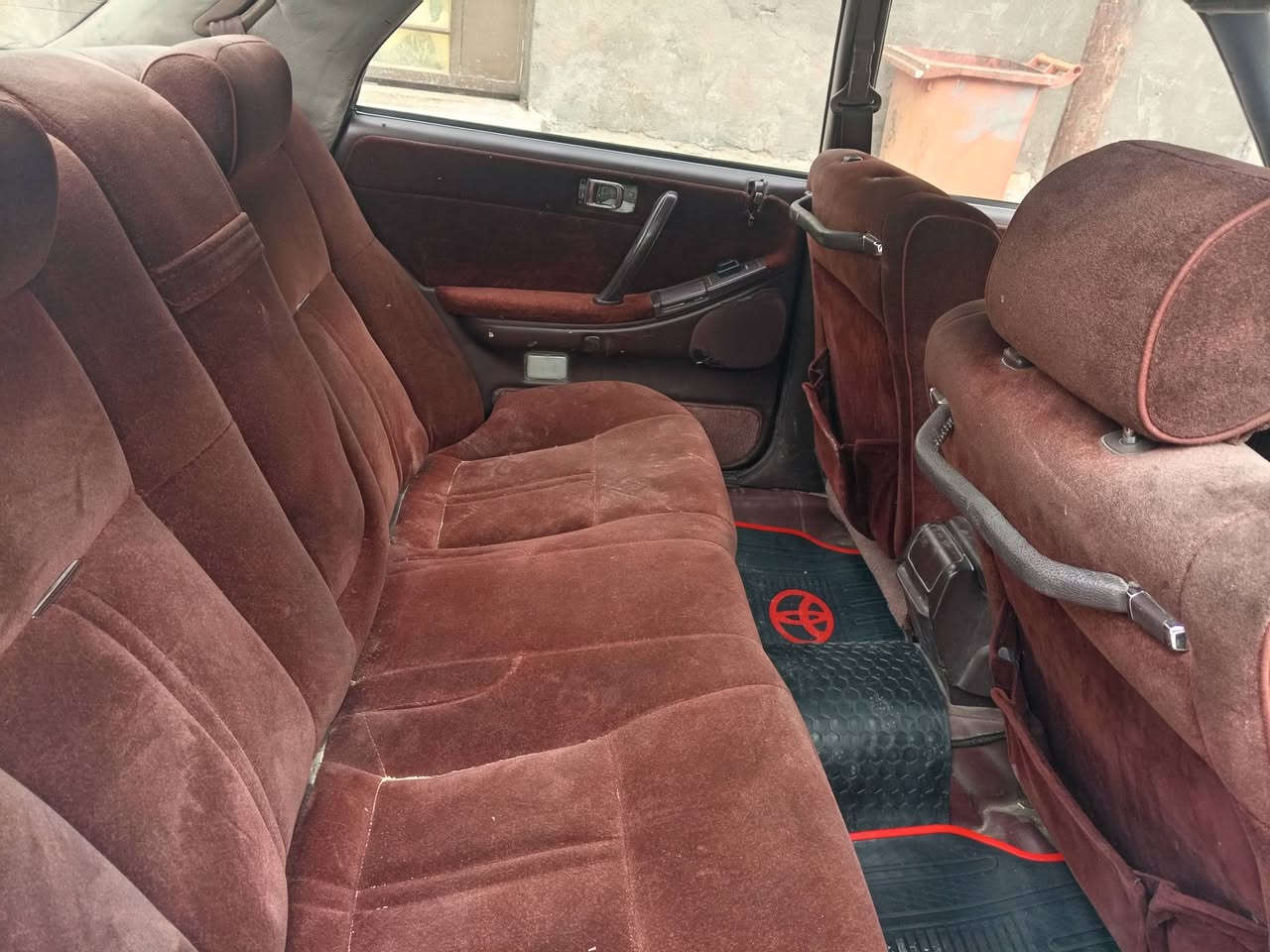 السلام عليكم من رخصة الادمن هارتوب سيدان يسرة بلاد رقم بغداد انكليزي صار شهر من بدلت الرقم ولسنوية المكينة والكير بعدهن بالضمان صدره خلفي وامامي نص عمر كشنات وبطاين دشبول سستم مال حاوية كهربائيات بلاد سنتر لك مكفولة من الظربة القوية والكص ولصبغ عدا الهلالات الخلفية السياره خير من الله مراوس بتكسي سمند بيجو حصرآ رقمي *********** عنواني بغداد ام الكبر
