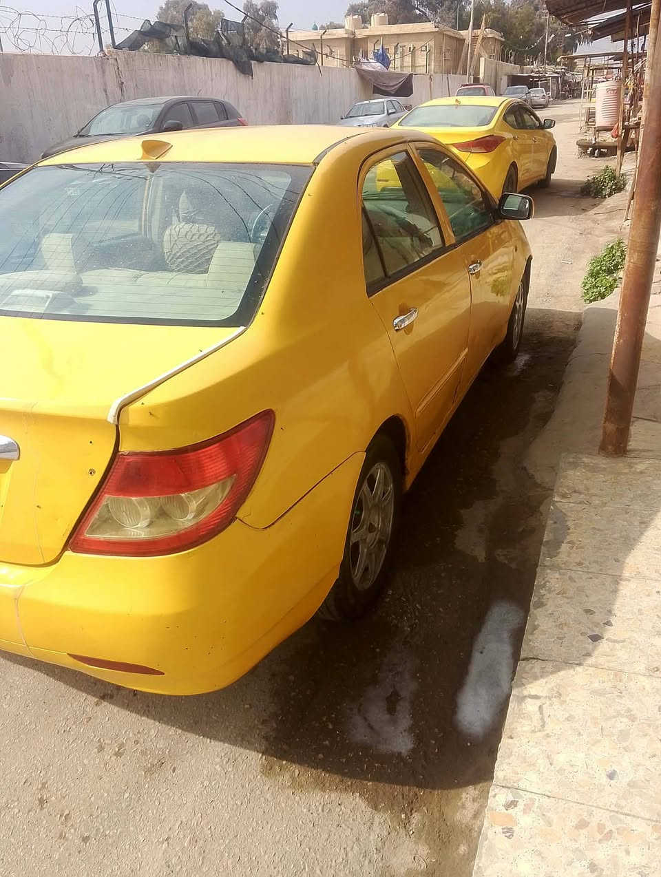 السلام عليكم سياره بي واي دي موديل 2011 رقم انكليزي السيارة جاهز تخم تاير وبارتي وكير ومكينه جاهزه لا هئيه لا غرمه مصفره السعر 35 وبيه مجال بسيط سياره مال جناي مكلف بل نشر العنوان حله  ***********
