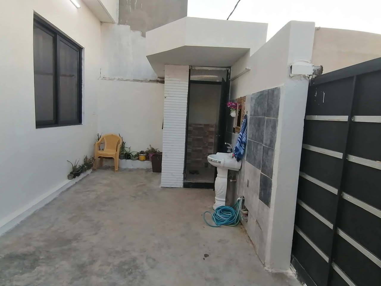 بسم الله ياالله / السلام عليكم بيت للبيع بل معسكر مساحته 150 متر متكون من غرفتين نوم هوا استقبال مطبخ صحيات البيت كدام العين بيت مرتب وحلو شراي اتصل مو شراي لابس تعامل (بيع البيت يمي )
***********
