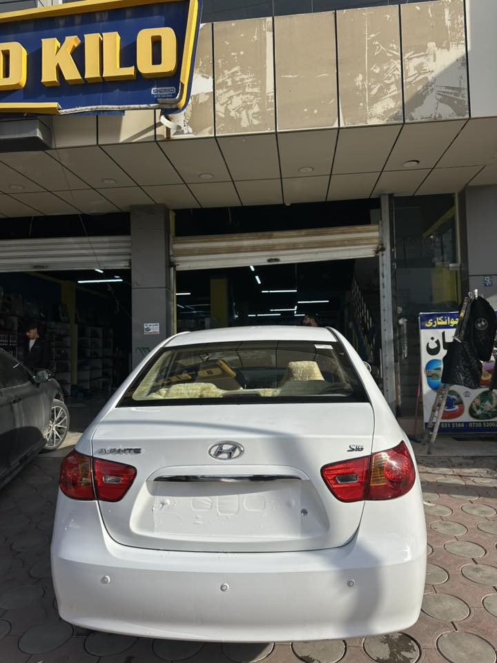 ئەڤانتی 
٢٠٠٨
سەقف و گێڕ و مەکینە بەشەرت
دەعامی بۆ دەعامی بەشەرت
کەڤەر گۆڕاو و خایس بەشەرت
فوول فوولە بەس سڵاید نییە
تەبریت لەمس
ئاوێنە شەفت
کوشن جڵد و هیتەر
٢٥٠ مەسرەفی نییە
تەبریت ساردی و گەرمی بەشەرت
برێک بەستراوە
سەیارەکە قەپ و قۆپی نییە
سعری ٥٤ گەڵاو مەجالێکی کەم
0750 171 5950
