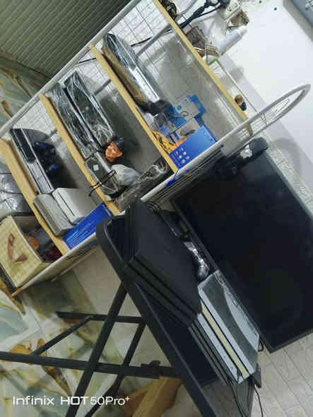 سلام عليكم بلي ٤ برو واحد تيرا  اون لاين الجهاز نضيف كلش كدام عيونكم  ما فتوح ولا مصلح وملحقات كامله وجوستك اصليه وبي ٦ العاب بداخله بيس ٢٥ وبيس ٢٦ سعره ٢٥٠ وبي مجال مكاني نجف مراسله واتساب فقط ***********
