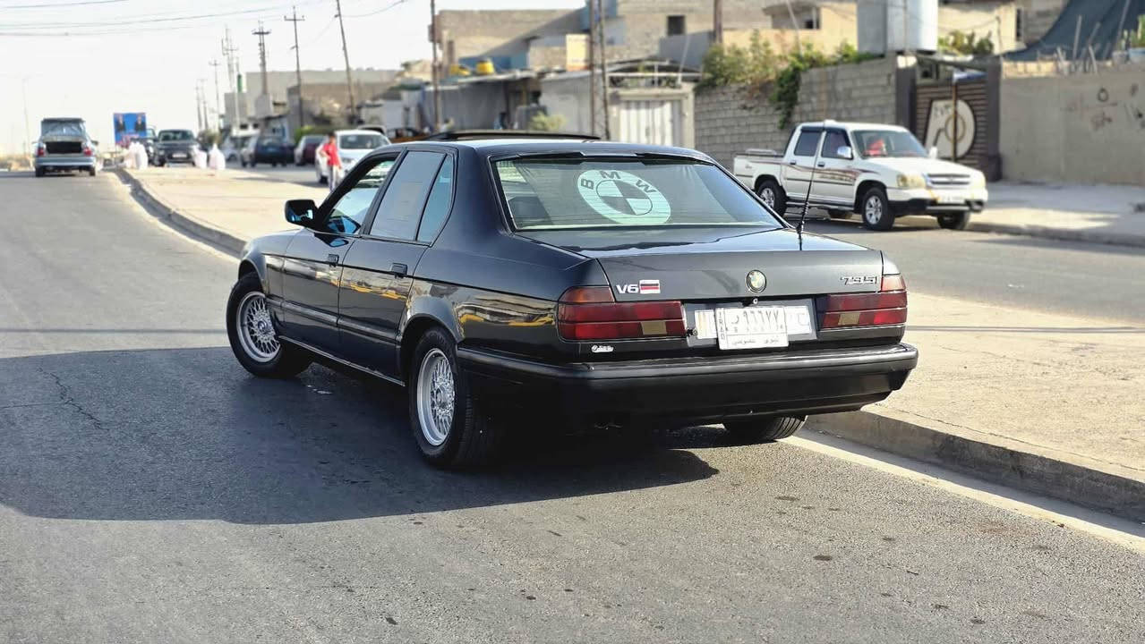 السياره للبيع 735 كابون بانزين شرط طخم جديد السياره متصرف ربع دينار واني صحبها الشرعي الرقم، (***********)
