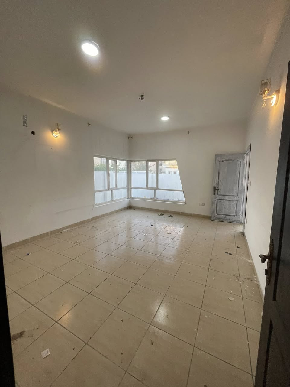 منزل  للبيع في #مجمع منارة #داخل مركز مدينة اربيل– 

📏 #المساحة:200متر 
🔹 يتكون من:
🛏️استقبال و2غرفة نوم
🛋️ هول واسع
🍳 مطبخ
🚿 صحيات

📜 البيت طابو – يسجل باسم أي شخص يحمل الجنسية العراقية 🇮🇶

📞 للاستفسار اتصال أو واتساب:
***********
***********

📲 لمشاهدة بقية العروض مع ذكر الأسعار، انضم إلى قناتنا على التليجرام عبر الرابط التالي
https://t.me/aqarathavalan
لوكيشن مكتب في حي هفالان
قرب مطعم باب حارة(شركة خطاب عقاري )
https://maps.google.com/?q=36.193382,44.049290 📏
