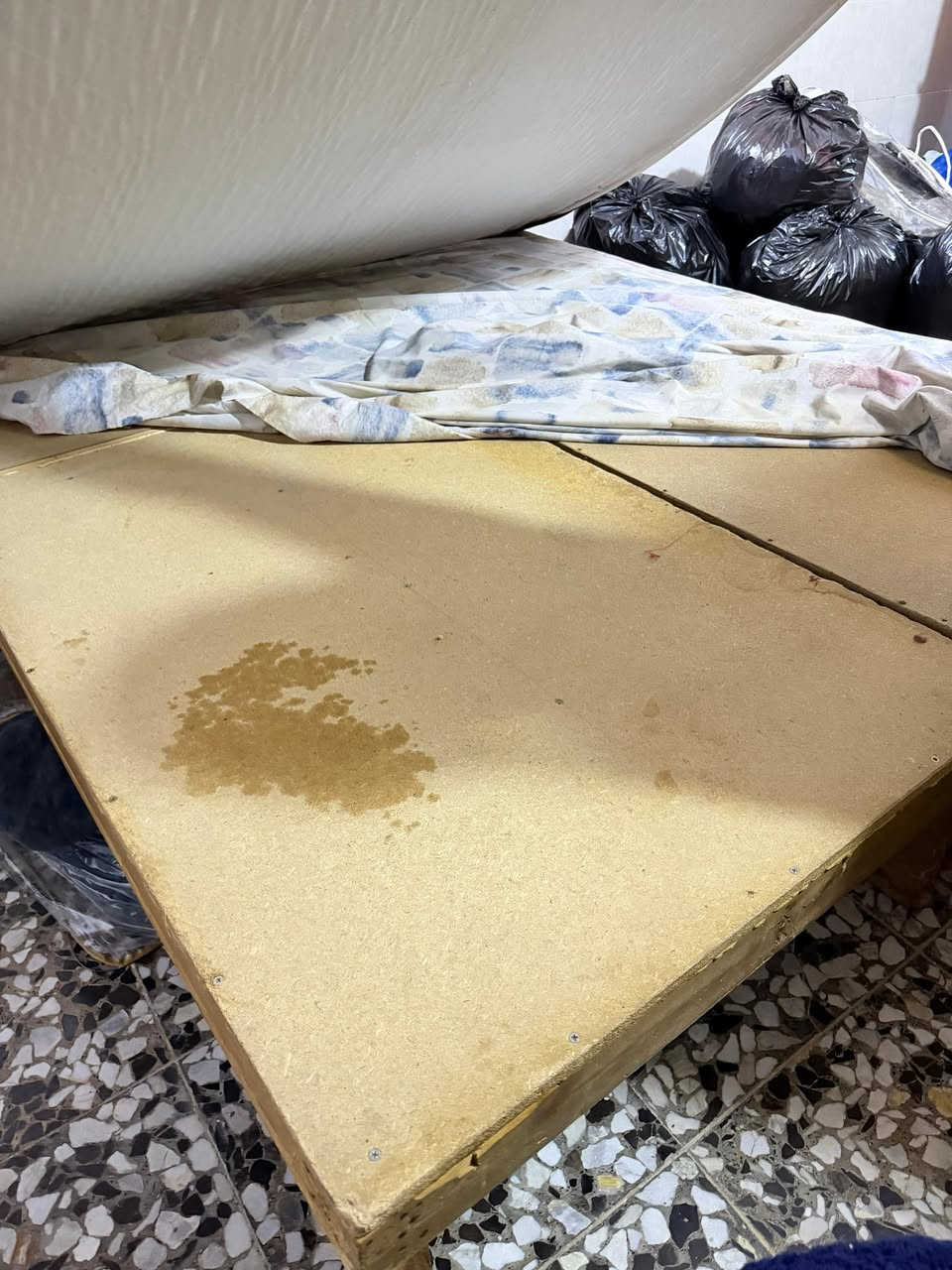 السلام عليكم عدي غرفة كنتور و ميز مراية و سريرين 
كامل سعرهن 200 قفل كنتور جديد


**إذا كنت صاحب هذا الإعلان وتريد حذفه لأي سبب، رجاءا أرسل رسالة إلى الدعم الفني**