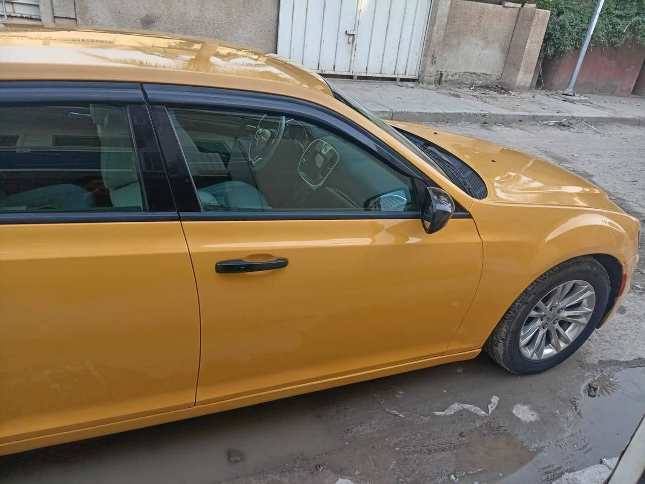 السلام عليكم
اوباما كلاسلر موديل ٢٠١٨ اصل 
رقم بغداد مصبوغة جديد 
ضرر السياره باب خلفي بدون ايرباك 
سعر السياره ٢٢٠ $ وبيها مجال 
***********
