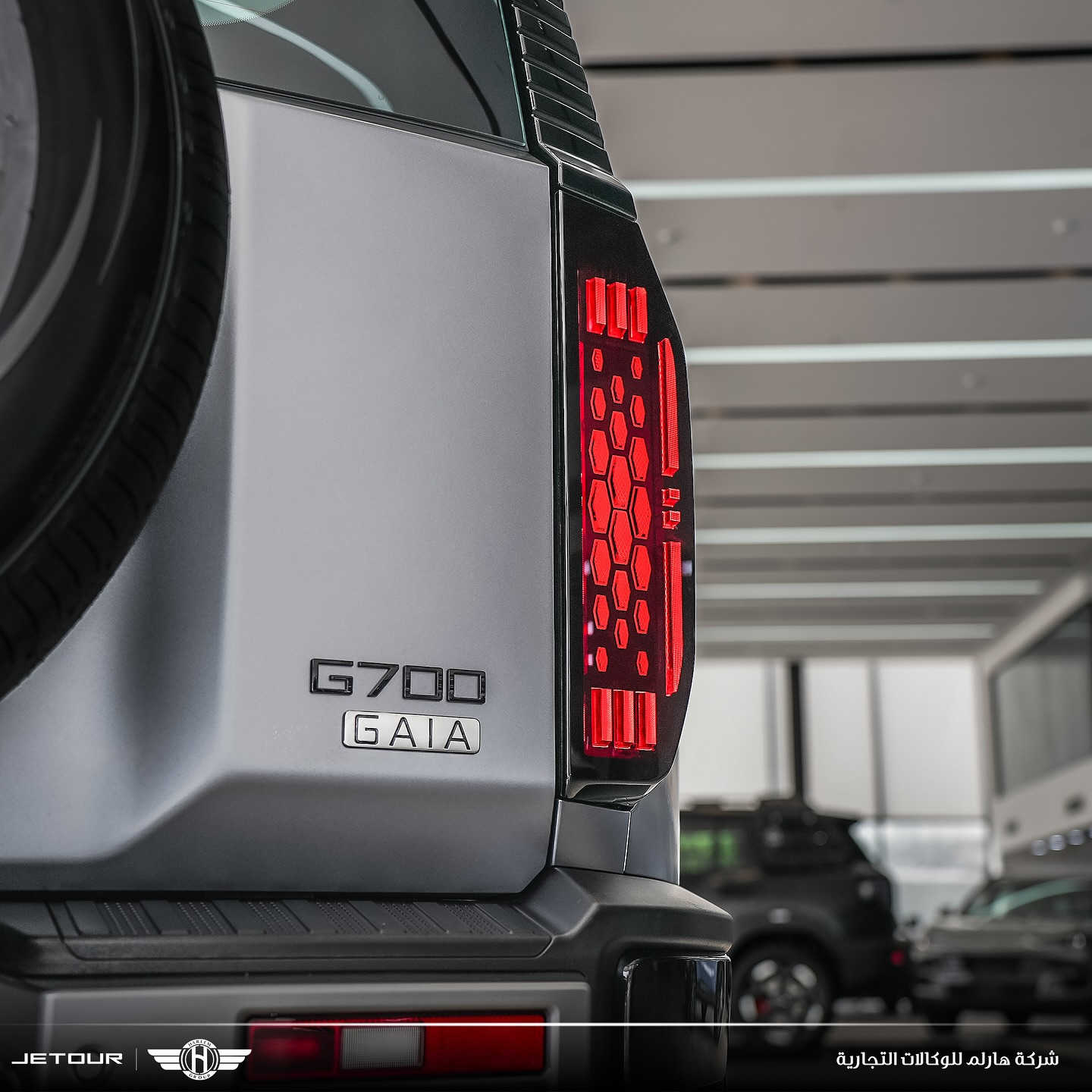 جيتور G700 سبورت (بلك-إن هايبرد 🔋)

المحرك: 2.0 لتر تيربو 4 سلندر حقن مباشر+ محركين كهربائية القوة الاجمالية 904 حصان
عزم الدوارن (نيوتن-م) : 1135 (محرك البنزين + الكهرباء)
ناقل الحركة:  أوتوماتيكي مخصص لنظام الهايبرد 2DHT
نظام الدفع : دفع رباعي - موتور ثنائي
المدى: بشحنة كهربائية وتعبئة وقود كاملة يصل إلى 1000 كم (WLTP)
سعة البطارية كيلووات/س: 34.13
نظام تعليق متوازي مزدوج (دبل ويشبون) امامي وخلفي

الضمان الأساسي وضمان البطارية: 8 سنوات او 300,000 كم (ايهما اولاً)
ضمان المحرك: 10 سنوات او 1،000،000 كم (أيهما اولاً / للمالك الأول)

السعر: 58,900,000 دينار عراقي (بدون رقم)

المواصفات

*فتحة سقف بانوراما
*ويل الالمنيوم قياس 18 إنج  قياس
*كاميرات محيطية 540 درجة
*حساسات اصطفاف أمامية وخلفية
*نقطة عمياء
*شاشة عرض ترفيهية قياس 15.6 انج
*شاشة عريضة لمعلومات القيادة 35.4 انج
*نظام صوتي فاخر 12 سماعة
*ابل كاربلاي واندرويد اوتو لاسلكي
*مقصورة الركاب من الجلد الفاخر
*المقاعد الامامية والخلفية مبردة
*مقعد السائق كهربائي مع ذاكرة ووظيفة الترحيب
*مقعد الراكب كهربائي مع ذاكرة ووظيفة الترحيب ومسند للساق
*المرايا الخارجية قابلة للطي كهربائياً
*قفل/فتح النوافذ والبانوراما بالبصمة
*خاصية إغلاق نوافذ وفتحة السقف عن بعد 
*دخول ذكي (بصمة)
*الصندوق شفط وبالبصمة
*دواسات جانبية  
*مصابيح أمامية وخلفية أوتوماتيكية LED مع مصابيح نهارية
*وسائد هوائية امامية، وسائد هوائية امامية جانبية، ستائر هواء جانبية

شركة هارلم للوكالات التجارية الوكيل الرسمي لسيارات جيتور في العراق
بغداد - البياع، الشارع الأول مقابل المتنزه
 ***********
 ***********
 *********** 
 ***********
 ***********
أربيل - شارع ١٠٠، مقابل طوارئ روجافا
 ***********
 ***********
 ***********
 ***********
 ***********
دهوك - ترمنال، مقابل شارع تناهى
 ***********
 ***********
 ***********
السليمانية - شارع 60
*********** 
*********** 
كركوك - حي الخضراء، قرب النفق الجديد
 ***********
 ***********
 ***********
النجف - المعارض الجديدة قرب معرض تويوتا
 ***********
 ***********
كربلاء - مدينة معارض كربلاء - معرض رقم 12
 ***********
***********
