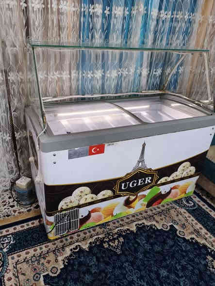 للبيع عارضه ايس اكريم تركيا  نظيفه جدا بعده ع الشركه للتواصل   ***********و***********
