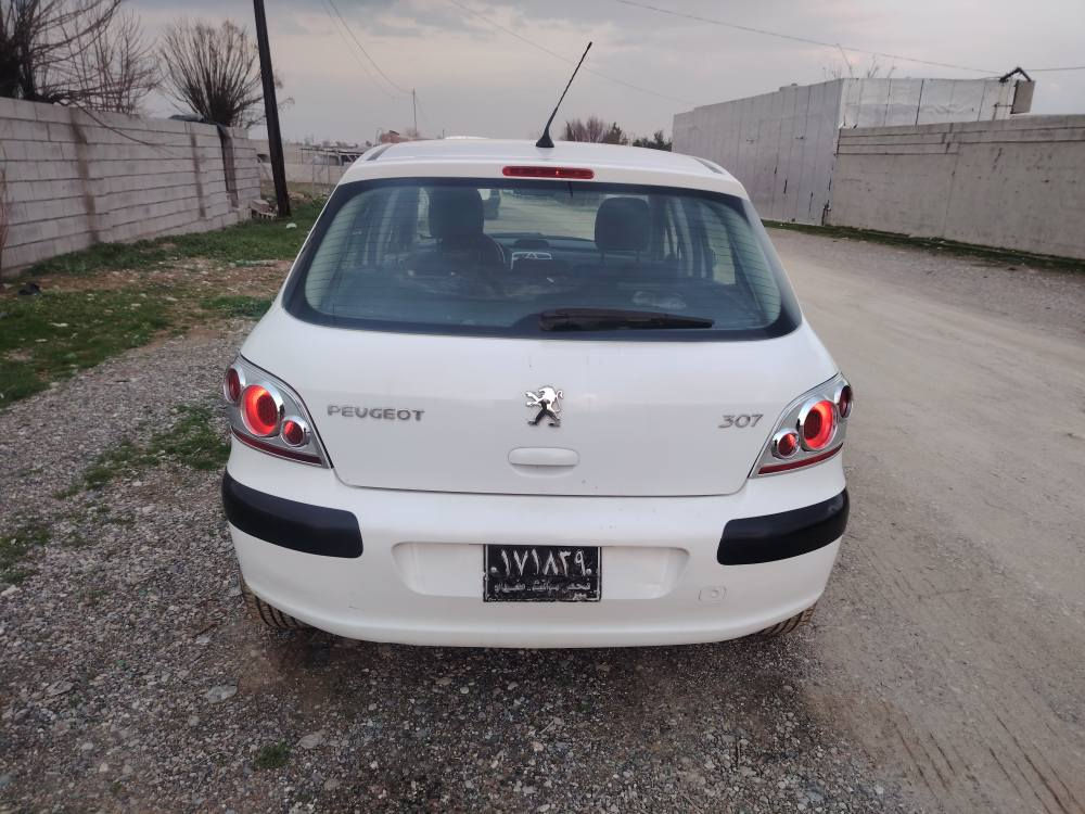 بیجۆ ٢٠٠٦ فرۆشتنی خێرا 
گێڕو مەکینەی بەشەرتە
ساردیو گەرمی
تایەی تازەیە
بێ تەقەو ڕەقە یە
ئاڕمی پلاستیکی سلێمانییەسەنویشی لەگەڵایە
بایی 38 گەڵایە قفڵی
لە سلێمانییە ژت***********
ژت*********** السليمانية, العراق
