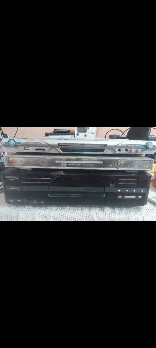 مسجل صيني سماعتين وصوته عالي بس اكوملاحظه خل اشرحلكك من اخلي الكاسيت بلباب َسده يظل يلف الكاسيت ومن افتح الباب وخلي الكاسيت بدون باب يشتغل طبيعي وعندي هاي سيديات للبيع وغراظ


**إذا كنت صاحب هذا الإعلان وتريد حذفه لأي سبب، رجاءا أرسل رسالة إلى الدعم الفني**