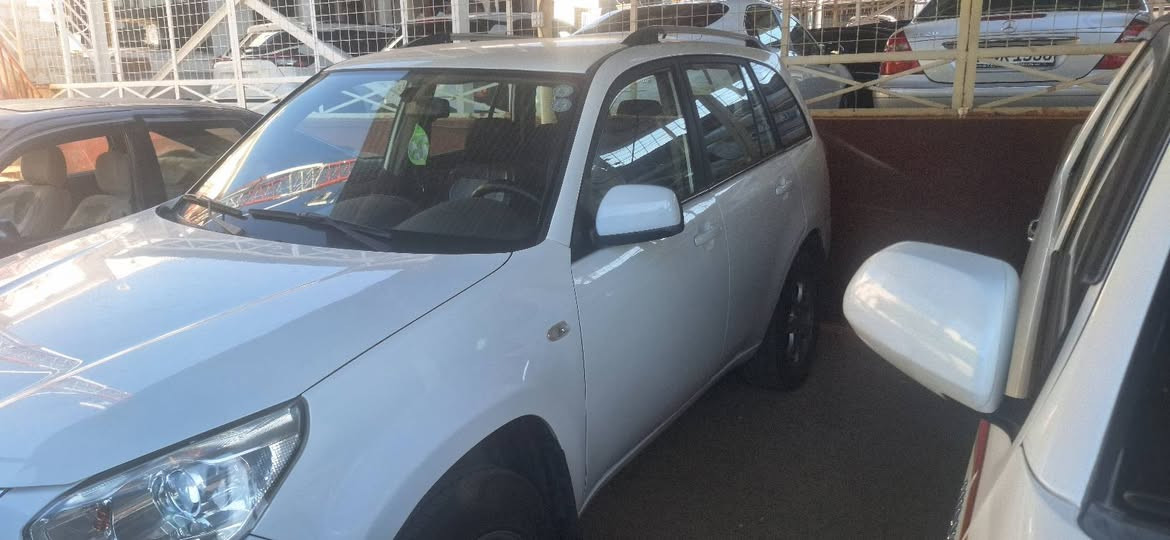 Chery tigo 2014
***********
بدون دعم و صبغ
 كير و مكينة نظيف
شاشة و كاميرة
البيع نقد و قسط و مراوس
المكان دهوك
