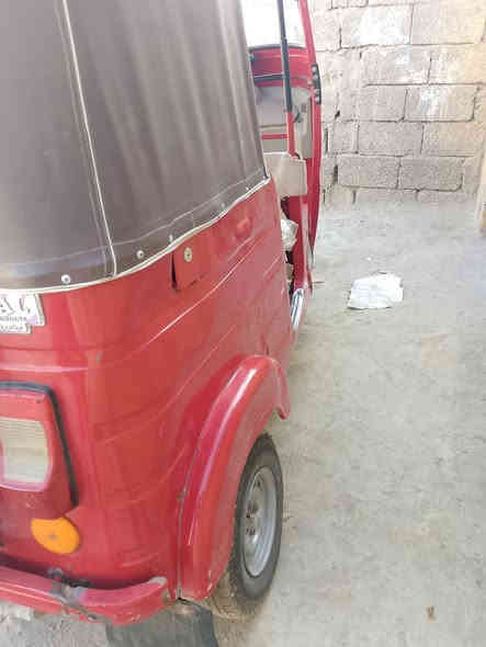 تكتك زيل مديل 18 مكينه باجاج 21 كهربائي كلها شغاله لا تعمير ولا خياس شوفة عينك تكتك حلوه  بلاديه. احله من الصوره  بغداد الزعفرانية    تصال *********** سعر  3/مليون/ وبيها مجال   مع العلم كله باجاج   ///اوراق/// اوراق//(
