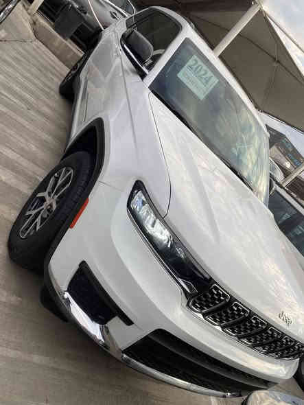 السلام عليكمJeep كراند شيروكي لببيع ليمتد
بدون صبغ 
موديل 2024
فول بس بدون بنوراما 
السعر 325 ورقة 
للاتصال ***********
