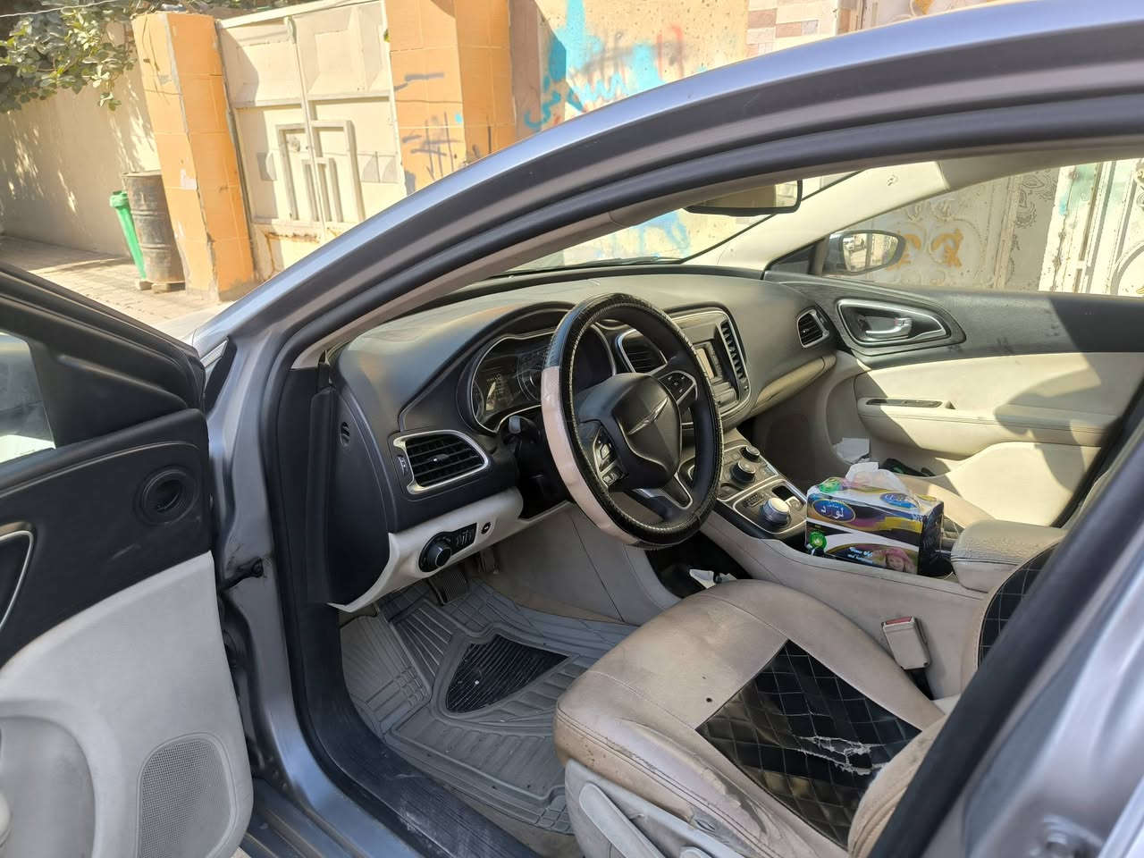 السلام عليكم كرايسلر c200 16 للبيع 
تفاصيل السياره  
محرك 2400 مفتوح حداديه خلفيه تعبانه  السياره بيها نواقص قليله رقم معوقين مرفوع الحجز يعني كبل مداور باسمك  السعر قفل 13 مليون بيع مستعجل ***********
