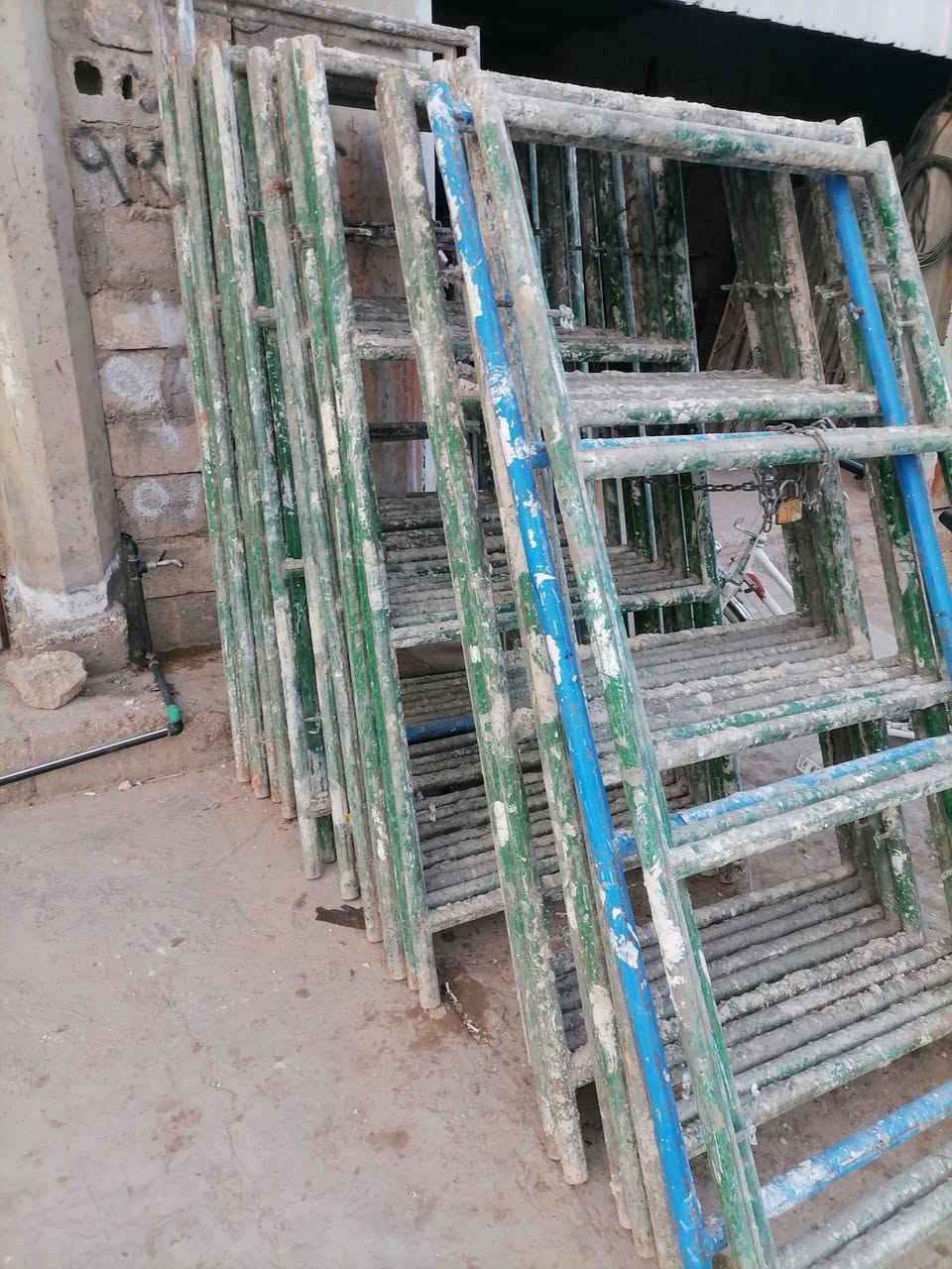 يوجد لدينا سكله يجار
حادله الايجار
دريل همر الايجار
زوايه صب للأيجار
فابريتر صب الايجار
جك همر للأيجار
مكان حديثه حي العسكري قرب اذاعه رقم الهاتف *********** محل عبد الله السبهاني
