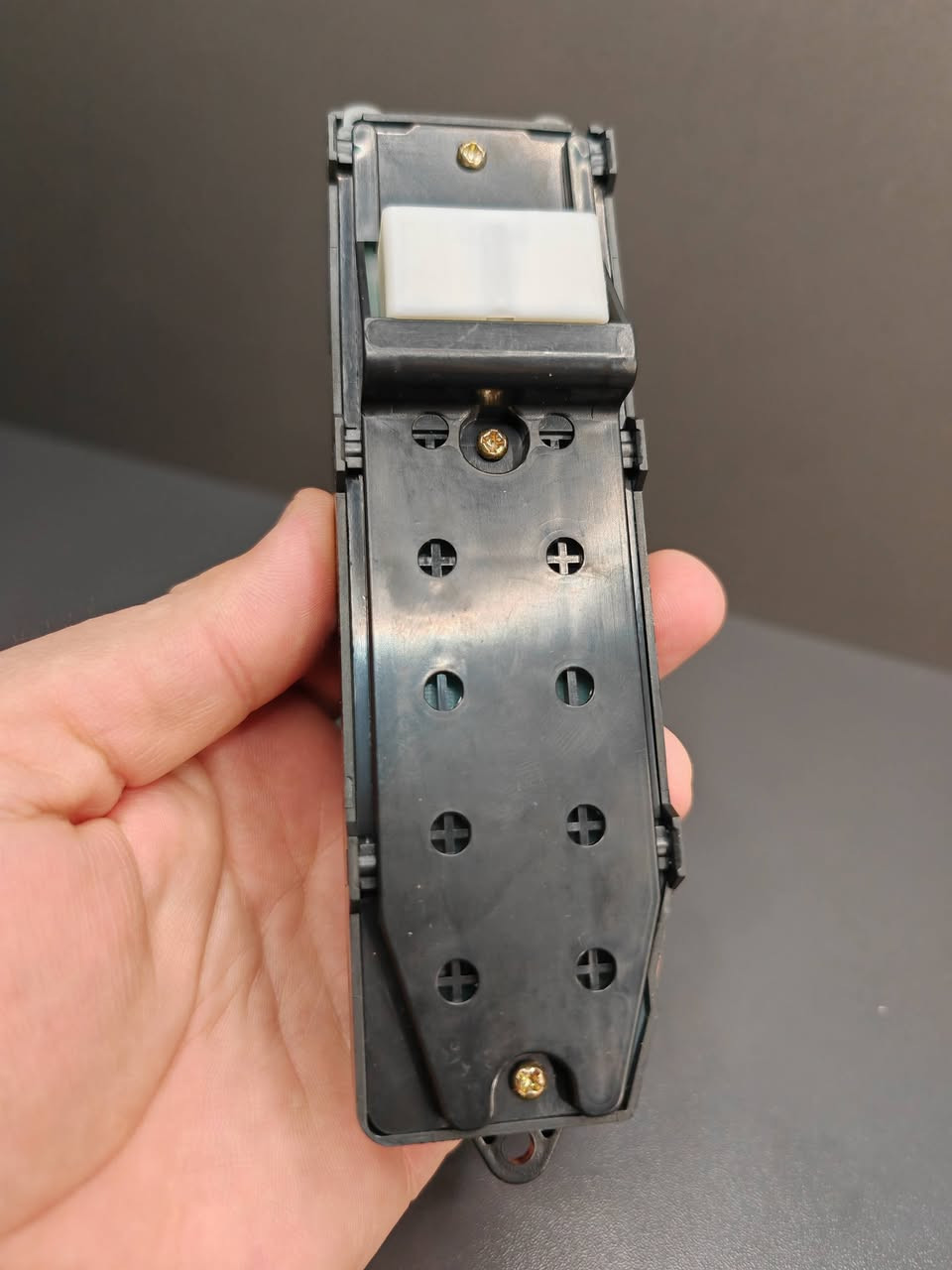 تحكم جام سيارات كورلا 2001 لحد 2007
متوفر تحكم جام سيارات تيوتا كورلا من موديل 2001 الى 2007، جديد غير مستخدم ،كوالتي ممتاز جدا ،تحكم اوتو 4 جامات
يوجد توصيل لجميع المحافظات ***********
