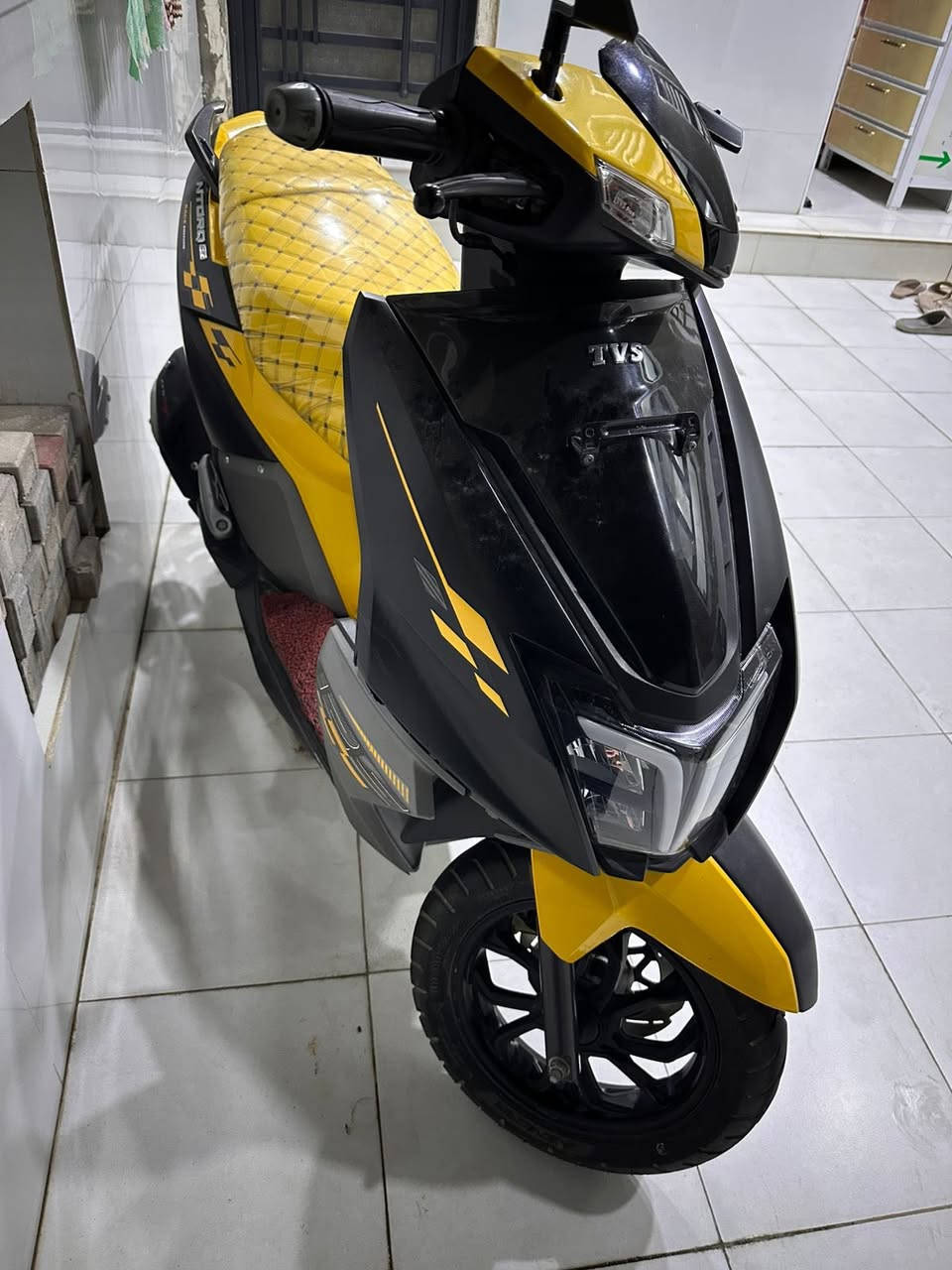 دراجة TVS موديل 23 مرقم كامل سنويه باسمي مداور ثاني يوم ماشيه 9 الف ودراجة نظيفة ومكفولة ماعدا كسره بسيطه بالكفر الامامي السعر ( مليونين و650 الف ) ما متواجد عل فيس فقط علرقم ***********
