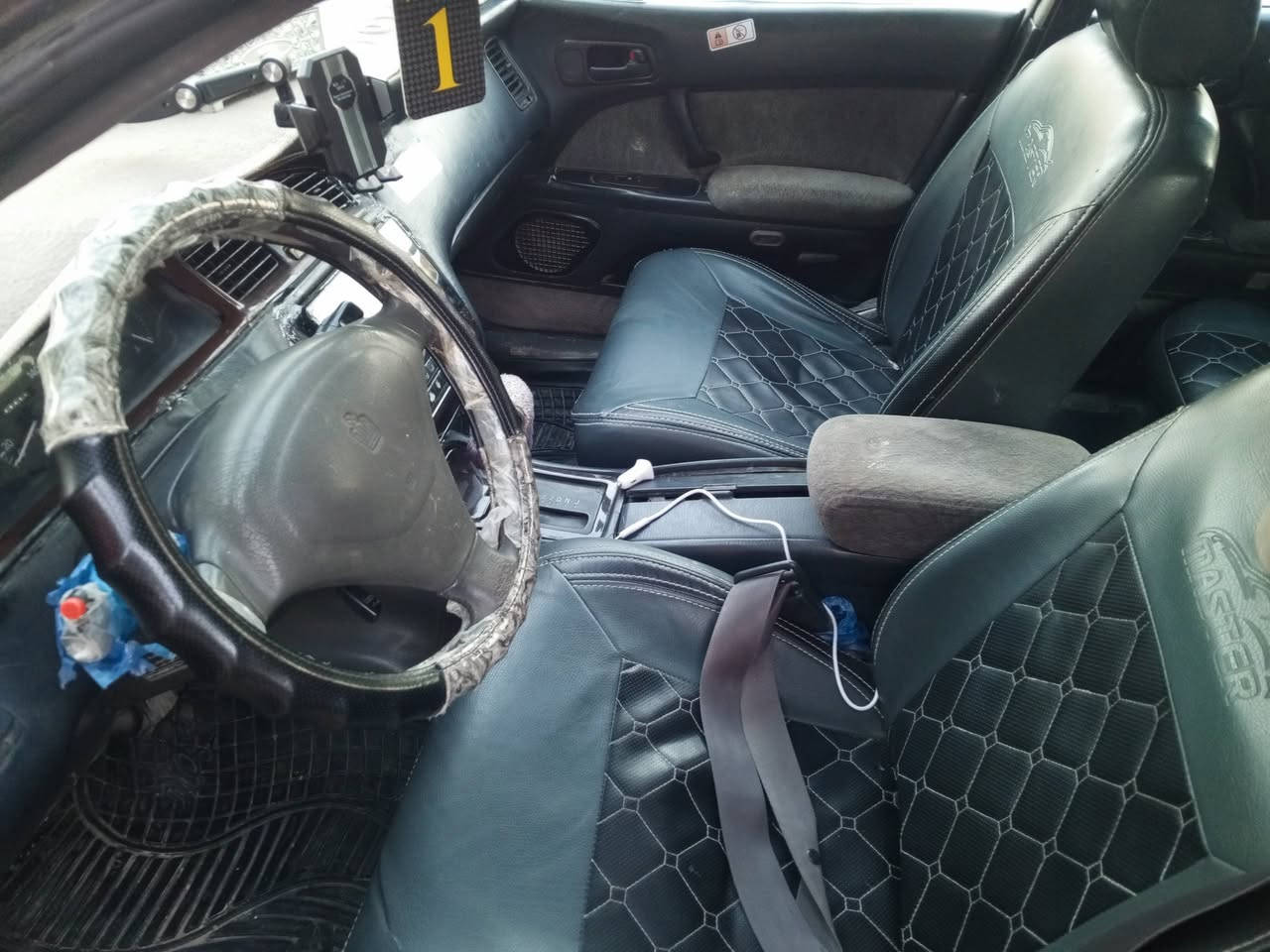 السلام عليكم
بطه للبيع موديل 95 مكفوله من الضربه والكص ونقل الجثه رقم انكليزي شرط التحويل تبريد شغال كمبريسر جديد 
شاشه+كامره السياره حيل نظيفه 
السعر 60وبي مجال قليل حيل  
الاتصال ***********
