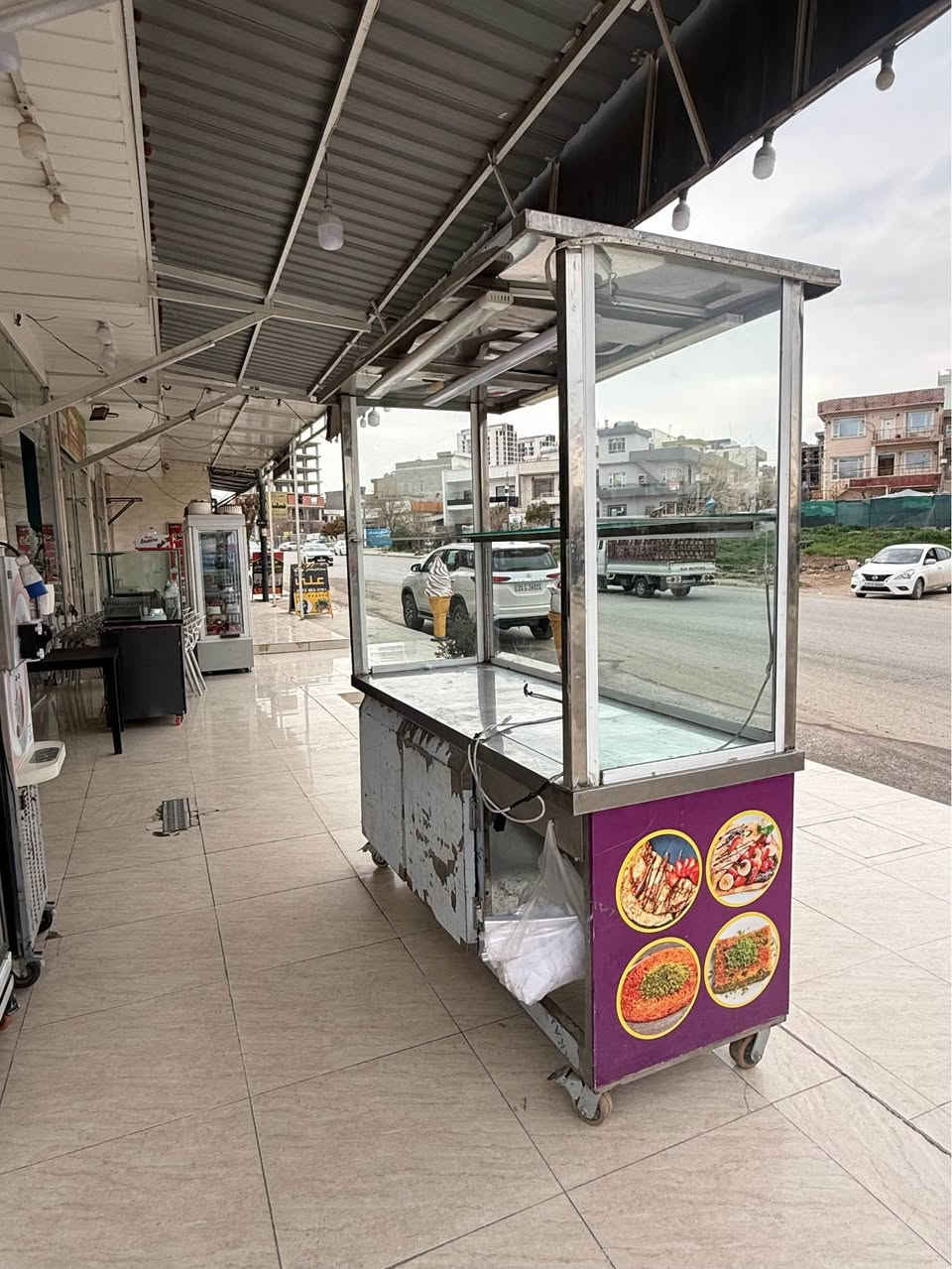 مێزو جيهازى كريپ بؤ فرؤشتن مێزى ستيلى اصلى بؤ كريپ و پاستاو شيرينى و له فه و زؤر ئيشى تر به كاردێت جيهازى كريپه كه به كاره با ئيش ئه كات 
مێزەکە ٦٥٠ هه زار
جيهازه كه ١٦٥ هه زار

***********
*********** السليمانية, العراق
