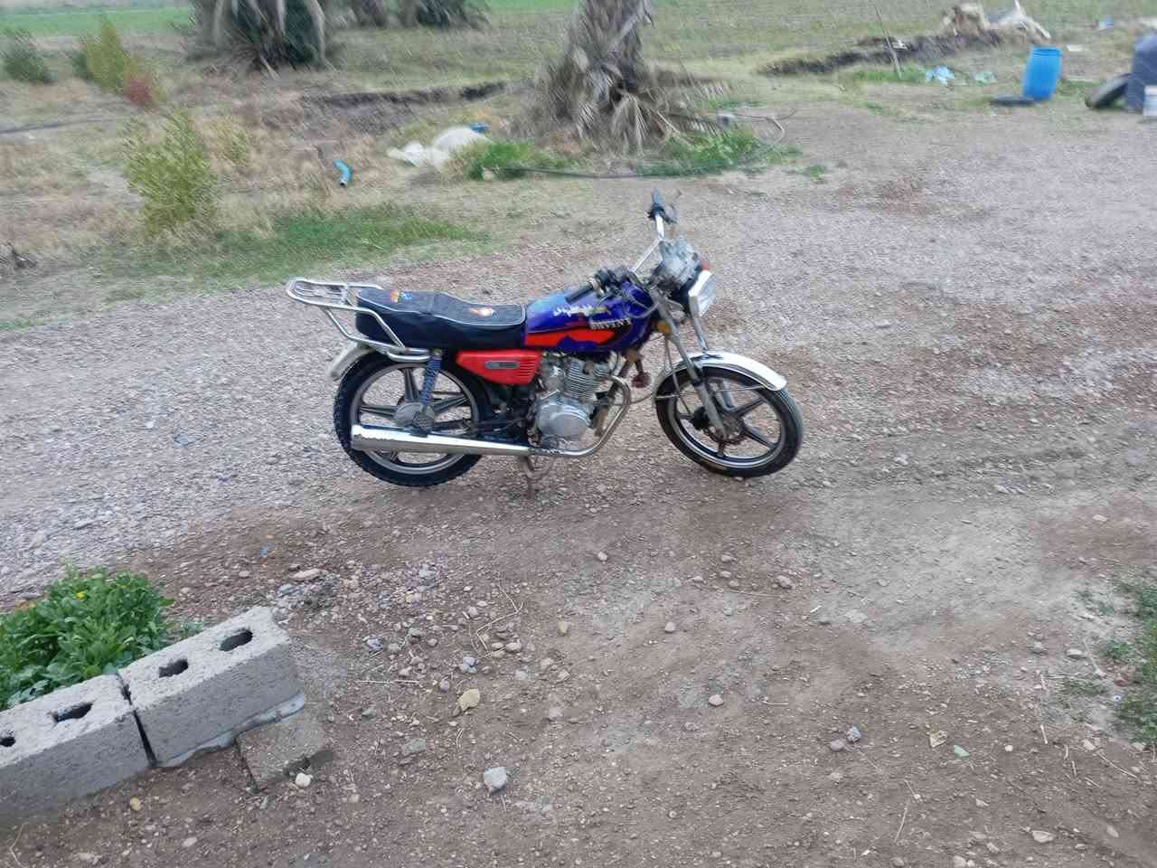 لبيع موديل 21 اورق اصولي  خمسه كير السعر 300 عنوان بغداد المحموديه ***********
