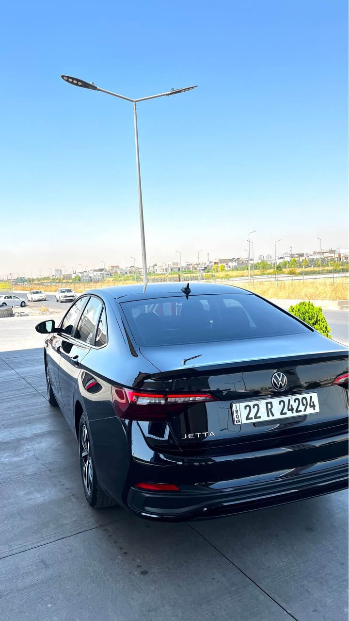 VW JETTA مۆدیل 2023مواسەفات S
رەنگـی رەش ، زۆر پاک و خاوینە ، بی شوخت و بێ قۆپ ، تەنها بۆنیت سبوغە ، بی ژۆری بێ ئیرباگ ، رادیتە بیلادی، لایت بلادی، حیسابی کلینی لۆ بکە ، زۆر پاک و خاوینە ، 5٦هەزار رۆیە ، نرخی زۆر گونجاوە ژمارە تەلەفۆن 
*********** أربيل, العراق
