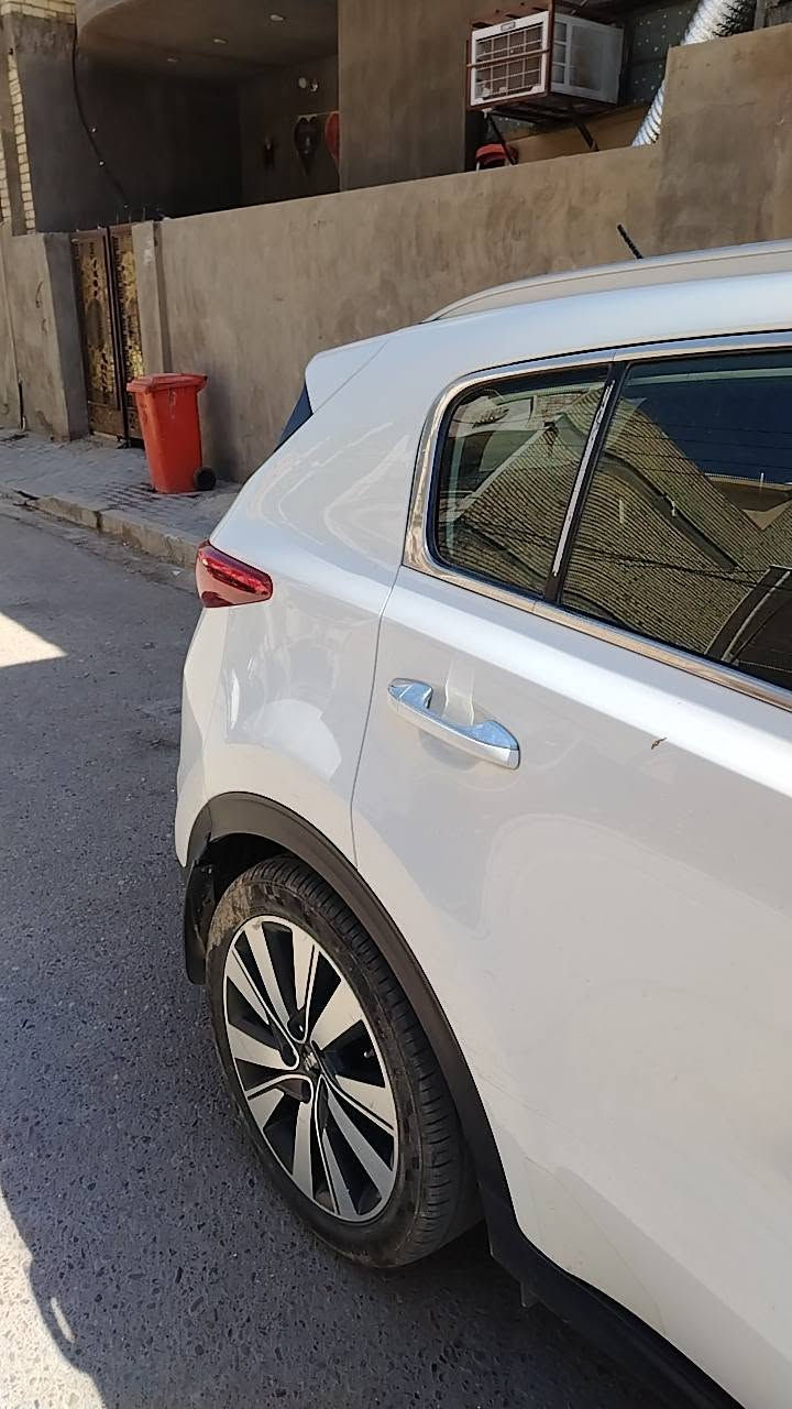 السلام عليكم
كيا سبورتج خليجي موديل 2019 
ماشيه 100 الف قابلة للزيادة
1- اشاير بالمري 
2- حساسات امامي خلفي 
3- تبريد قطعتين 
4- تحكم استيرن 
5- مري شفط
ا رقم بغداد انكليزي دولي
رقم الهاتف *********** 
السعر 180
